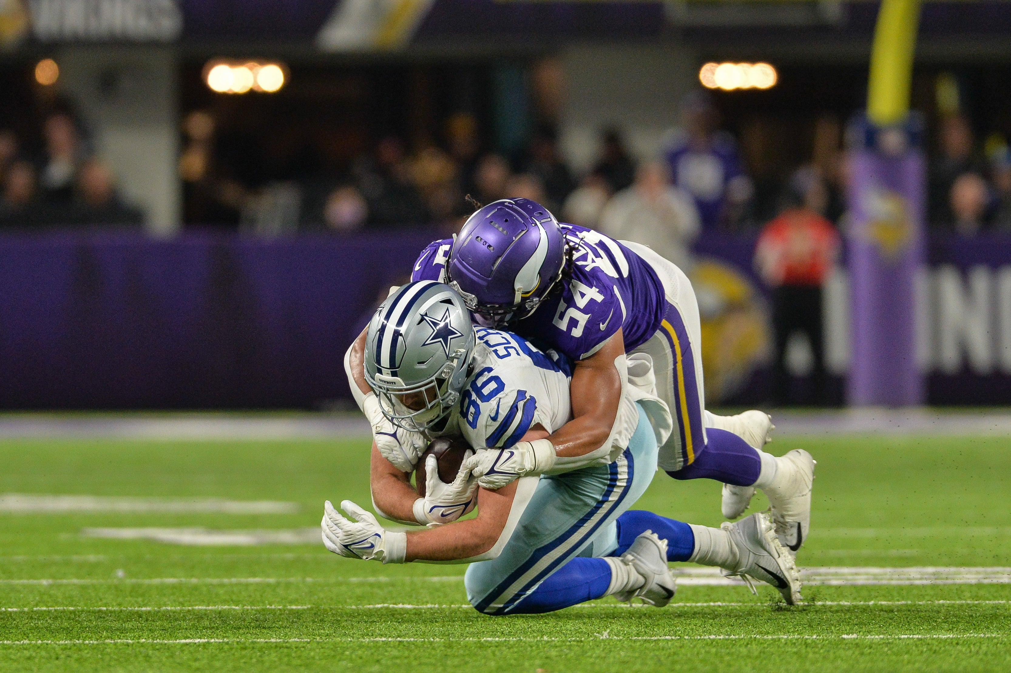 Dallas Cowboys tight end Dalton Schultz (86) and Minnesota Vikings middle linebacker Eric Kendricks (54) in action during the game at U.S. Bank Stadium.