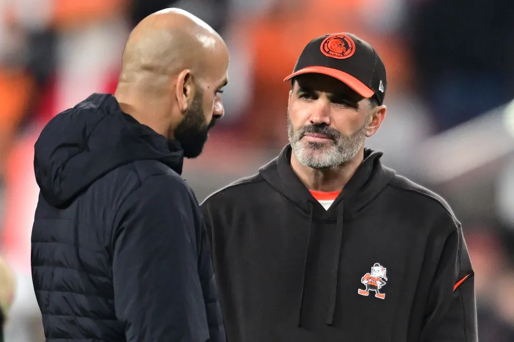 Cleveland Browns head coach Kevin Stefanski (right) speaks with New York Jets head coach Robert Saleh (left) before the game at Cleveland Browns Stadium.