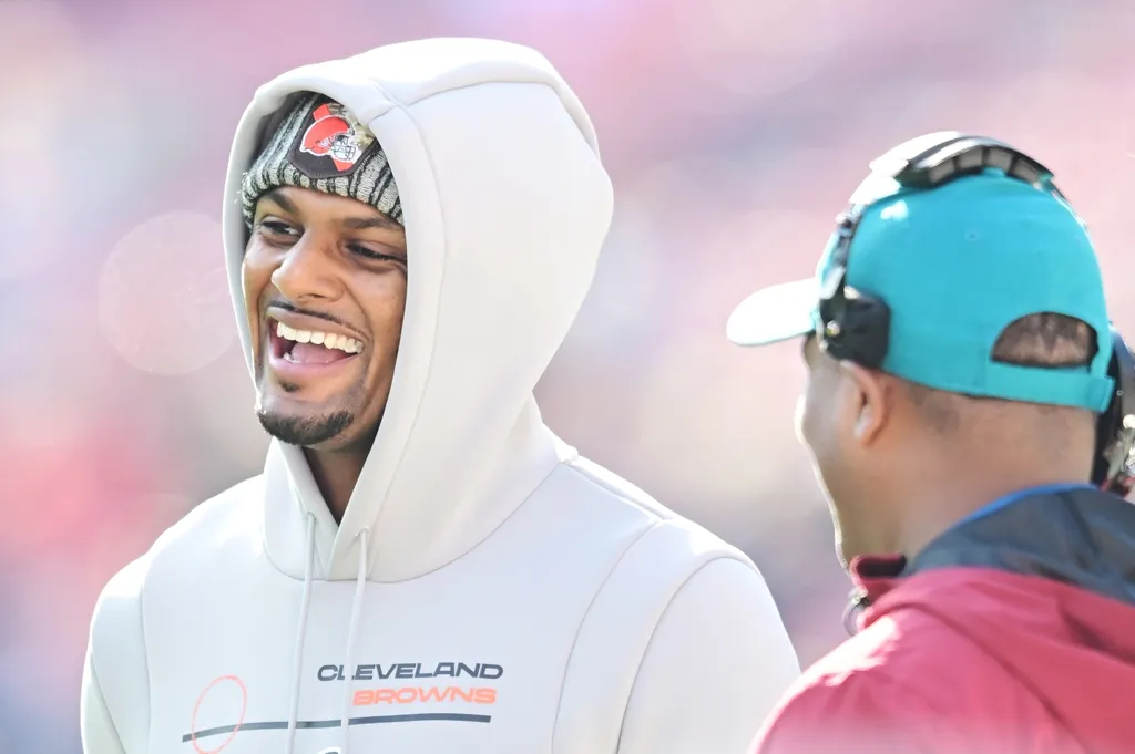 Cleveland Browns quarterback Deshaun Watson, left, smiles before the game between the Browns and the Pittsburgh Steelers at Cleveland Browns Stadium.