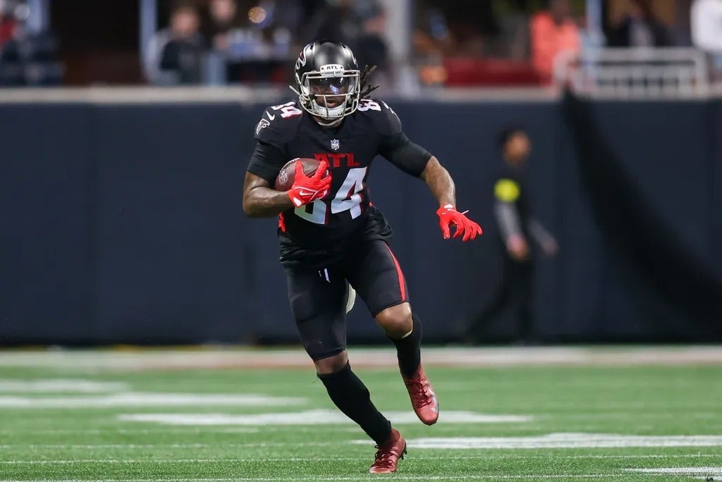 Atlanta Falcons running back Cordarrelle Patterson (84) runs the ball against the Arizona Cardinals in the first half at Mercedes-Benz Stadium.