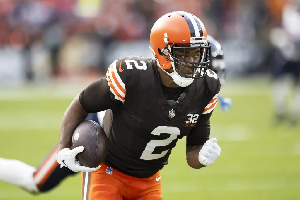 Cleveland Browns wide receiver Amari Cooper (2) runs the ball along the sideline for a touchdown against the Chicago Bears during the fourth quarter at Cleveland Browns Stadium.