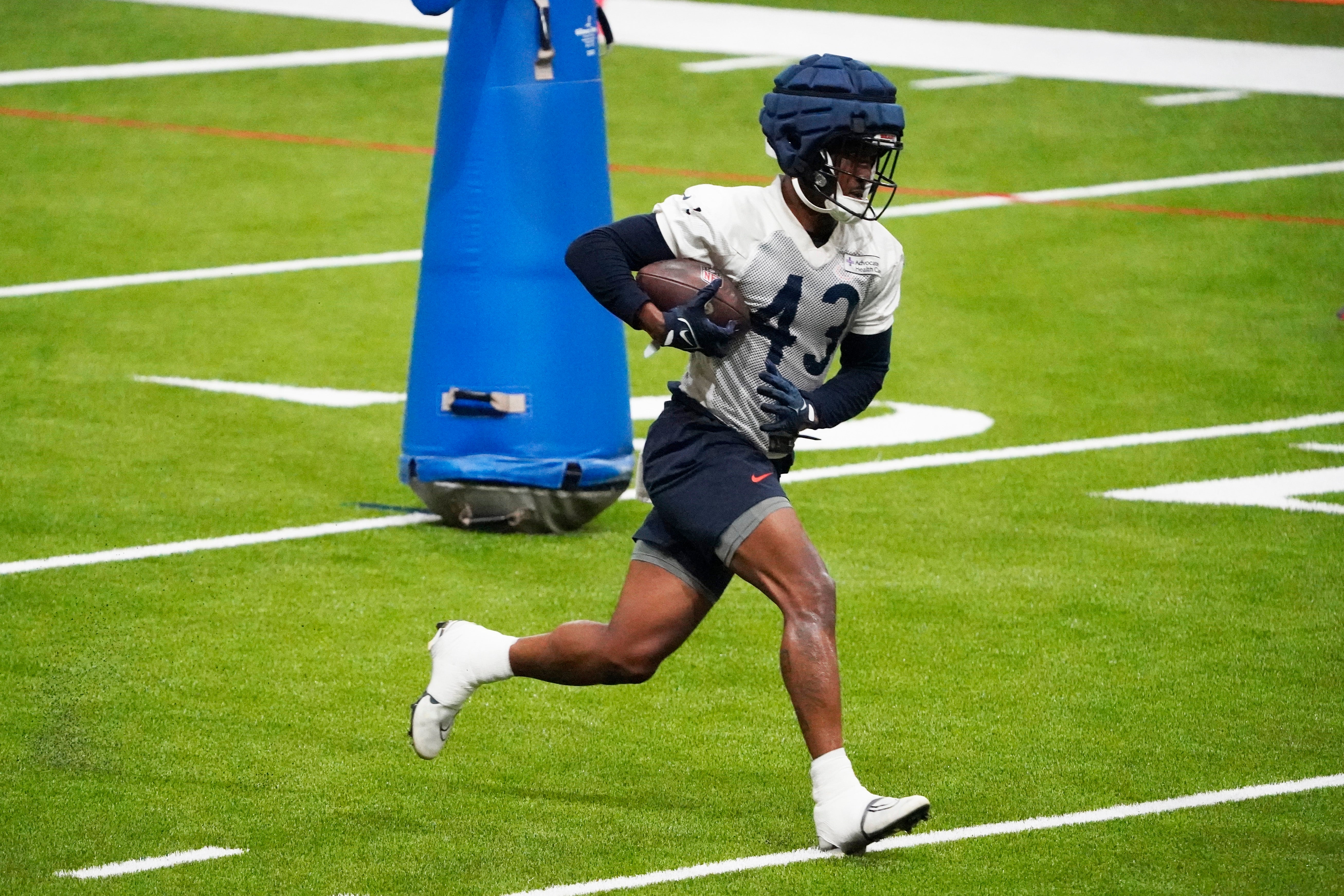 Jul 26, 2023; Lake Forest, IL, USA; Chicago Bears linebacker DeMarquis Gates (43) runs a drill during training camp at Halas Hall.