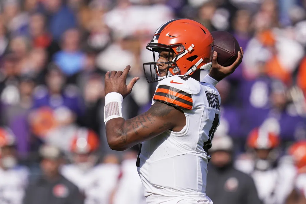 Cleveland Browns quarterback Deshaun Watson (4) passes against the Baltimore Ravens during the first quarter at M&T Bank Stadium.