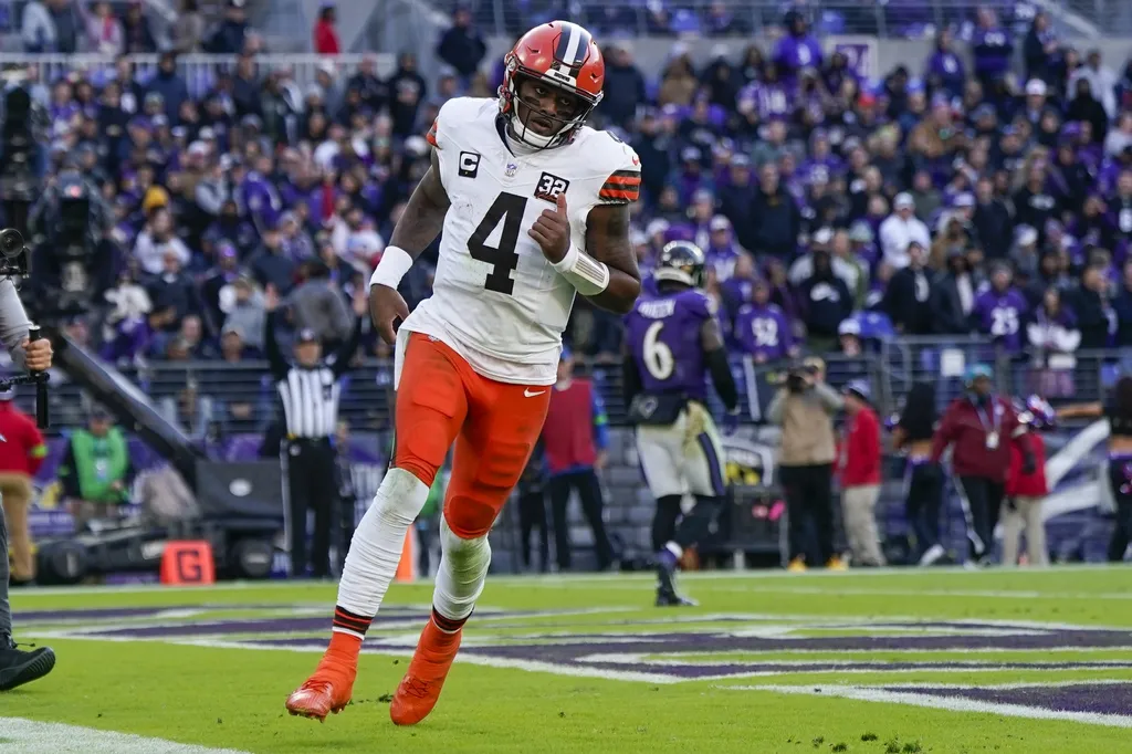 Cleveland Browns quarterback Deshaun Watson (4) celebrates a two-point conversion against the Baltimore Ravens during the second half at M&T Bank Stadium.