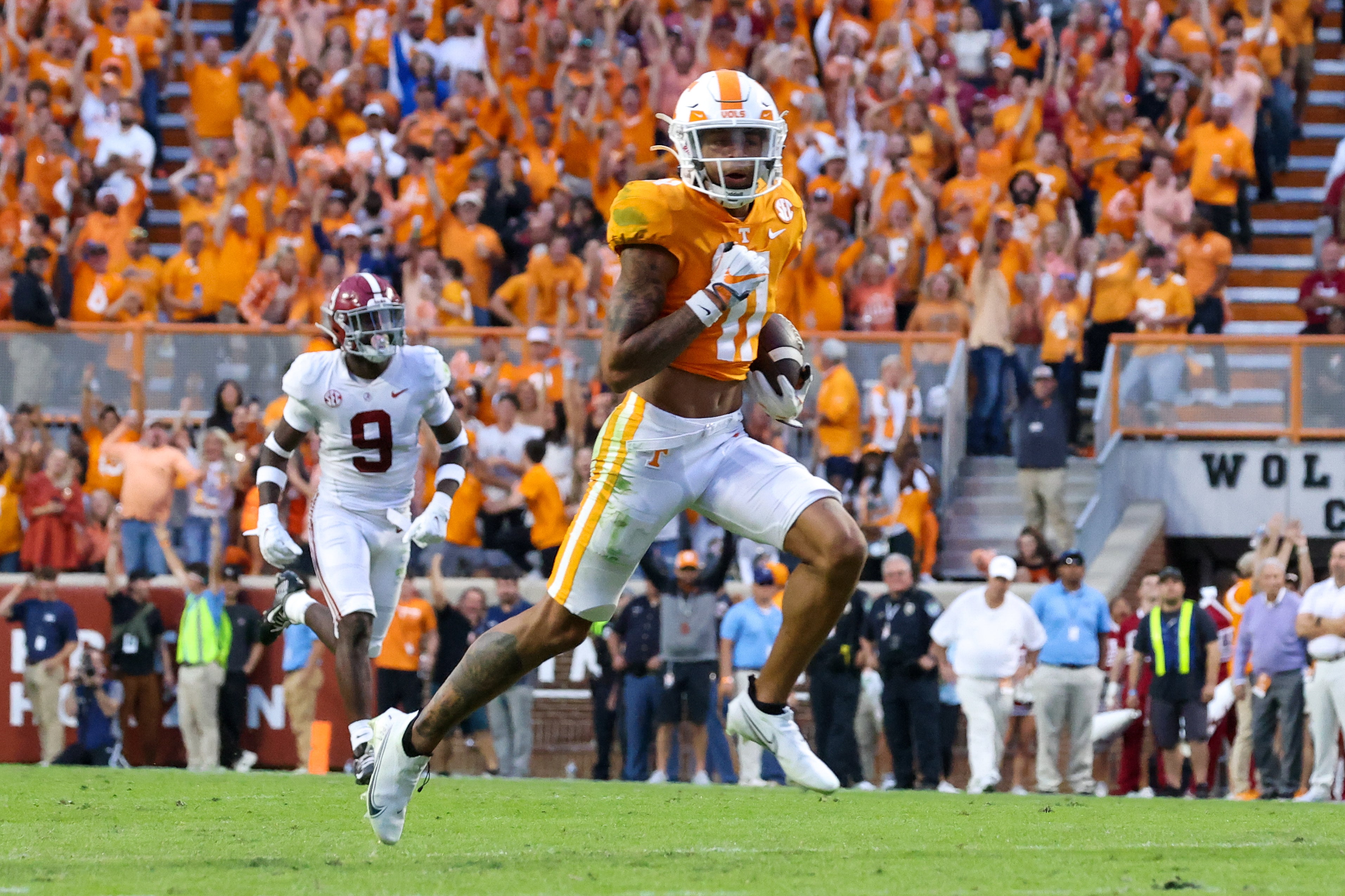 Oct 15, 2022; Knoxville, Tennessee, USA; Tennessee Volunteers wide receiver Jalin Hyatt (11) runs for a touchdown against the Alabama Crimson Tide during the second half at Neyland Stadium.