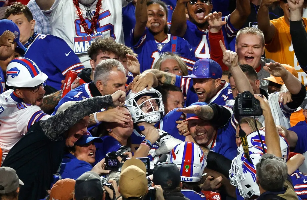 Buffalo Bills tight end Dalton Kincaid (86) jumps into the stands to celebrate his 22-yard touchdown reception