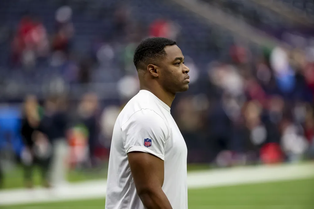 Cleveland Browns wide receiver Amari Cooper (2) before a 2024 AFC wild card game at NRG Stadium.