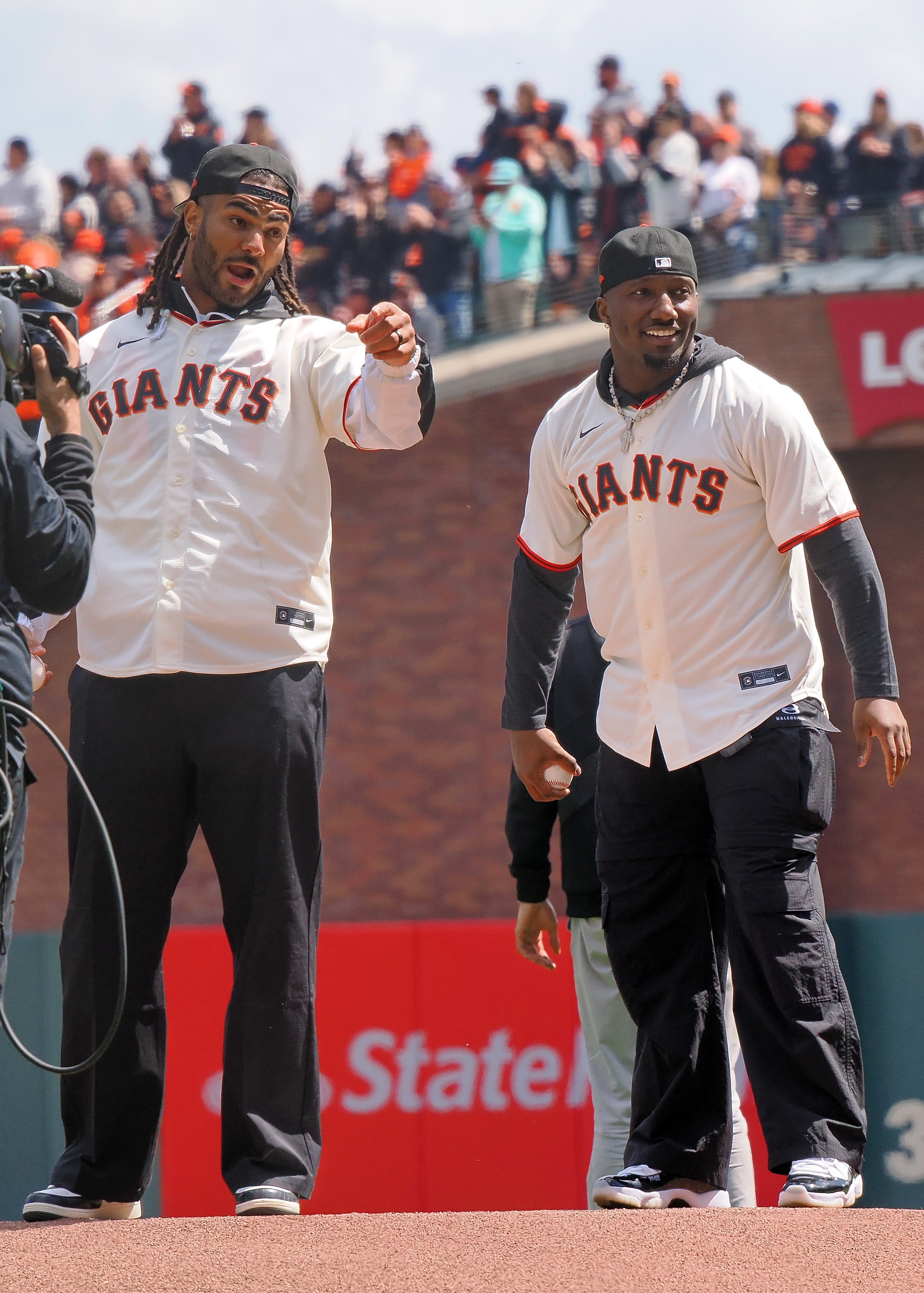 49ers' Deebo Samuel will have bragging rights over Fred Warner after first pitches at Giants home opener