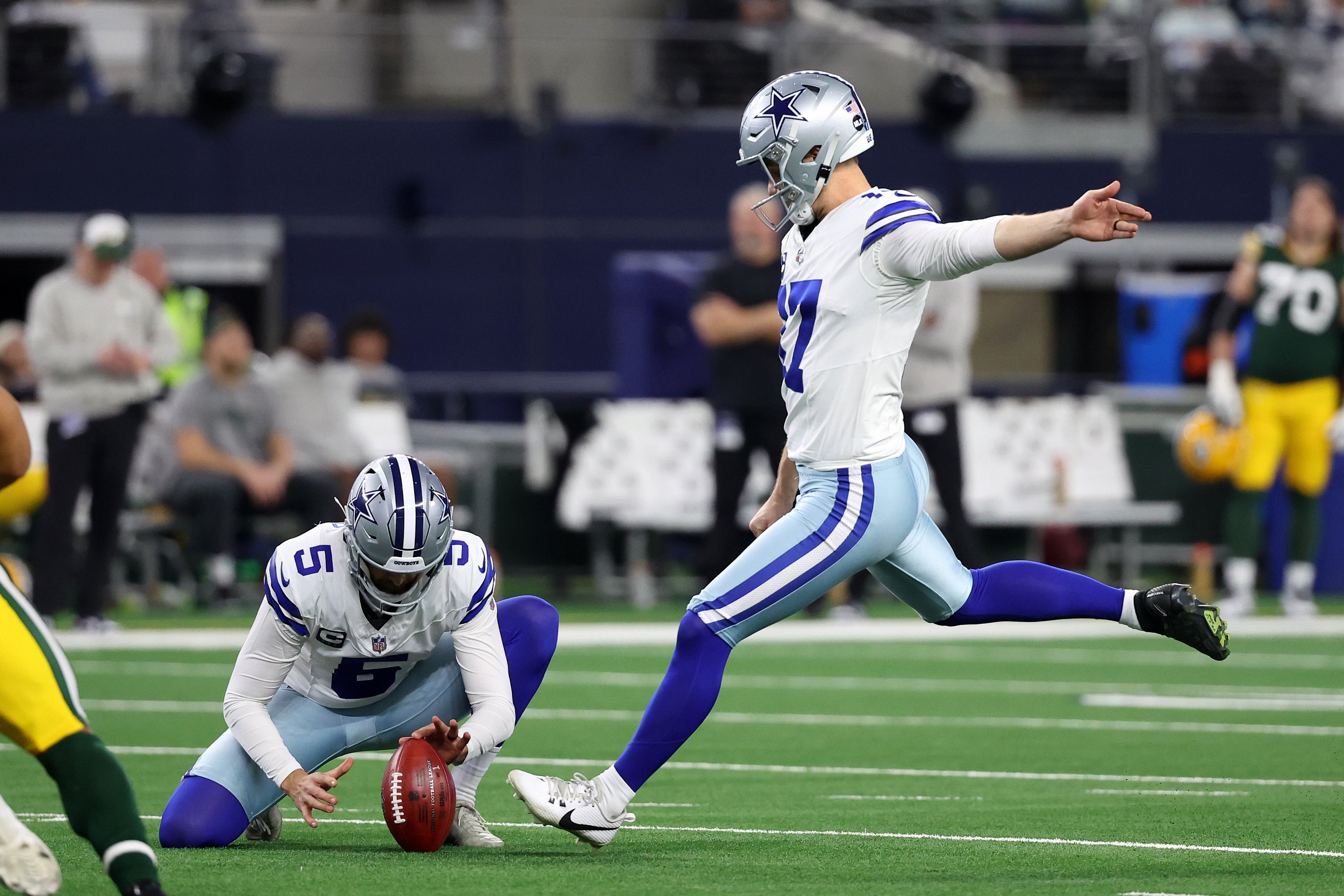 Brandon Aubrey attempts a field goal vs the Green Bay Packers