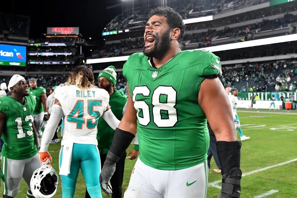 Philadelphia Eagles offensive tackle Jordan Mailata (68) against the Miami Dolphins at Lincoln Financial Field.