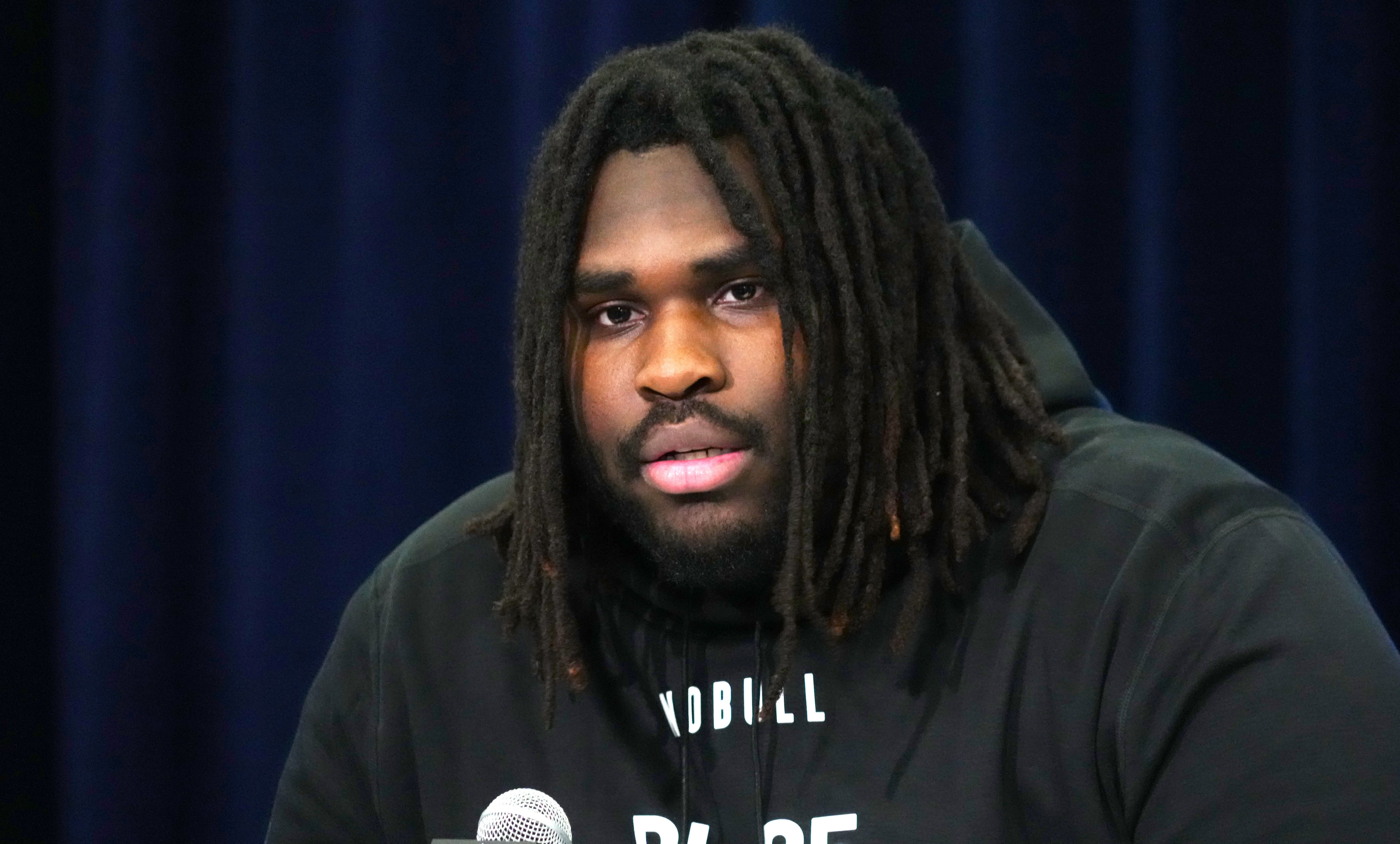 Texas defensive lineman T'Vondre Sweat (DL25) speaks at a press conference at the NFL Scouting Combine at Indiana Convention Center. Kirby Lee-USA TODAY Sports