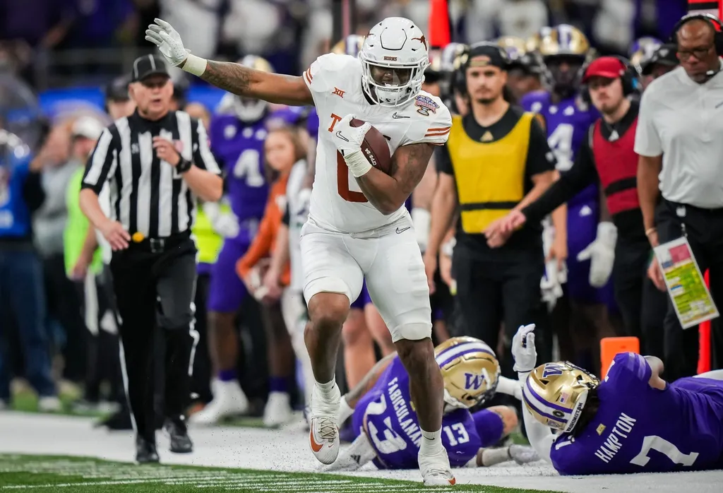 Texas Longhorns tight end Ja'Tavion Sanders (0) evades the Washington Huskies defense during the Sugar Bowl College Football Playoff semi-finals at the Ceasars Superdome in New Orleans, Louisiana, Jan...