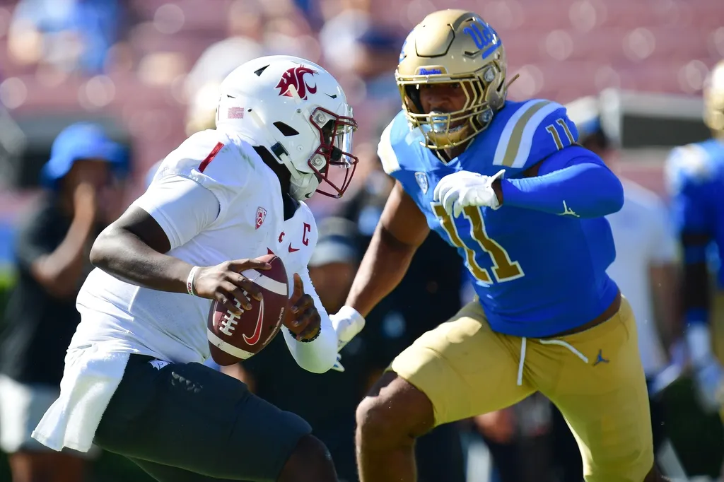 UCLA Bruins defensive lineman Gabriel Murphy (11) moves in against Washington State Cougars quarterback Cameron Ward (1) during the second half at Rose Bowl.