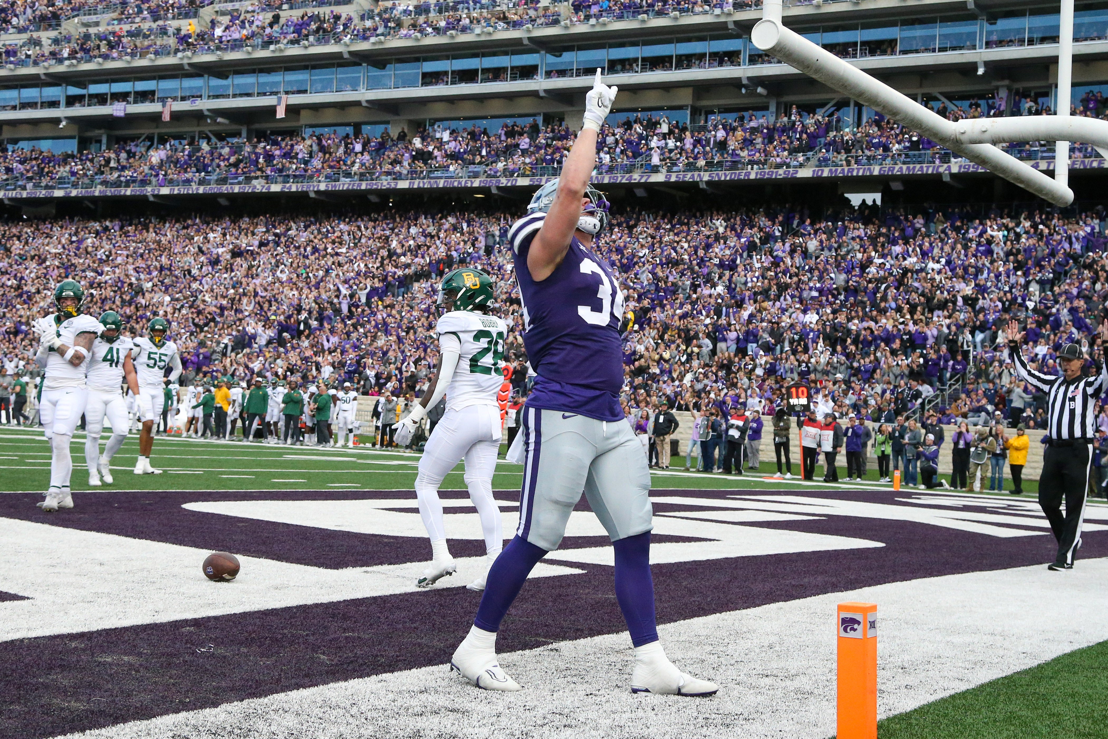 Nov 11, 2023; Manhattan, Kansas, USA; Kansas State Wildcats tight end Ben Sinnott (34) celebrates a touchdown catch during the second quarter against the Baylor Bears at Bill Snyder Family Football Stadium. Mandatory Credit: Scott Sewell-USA TODAY Sports