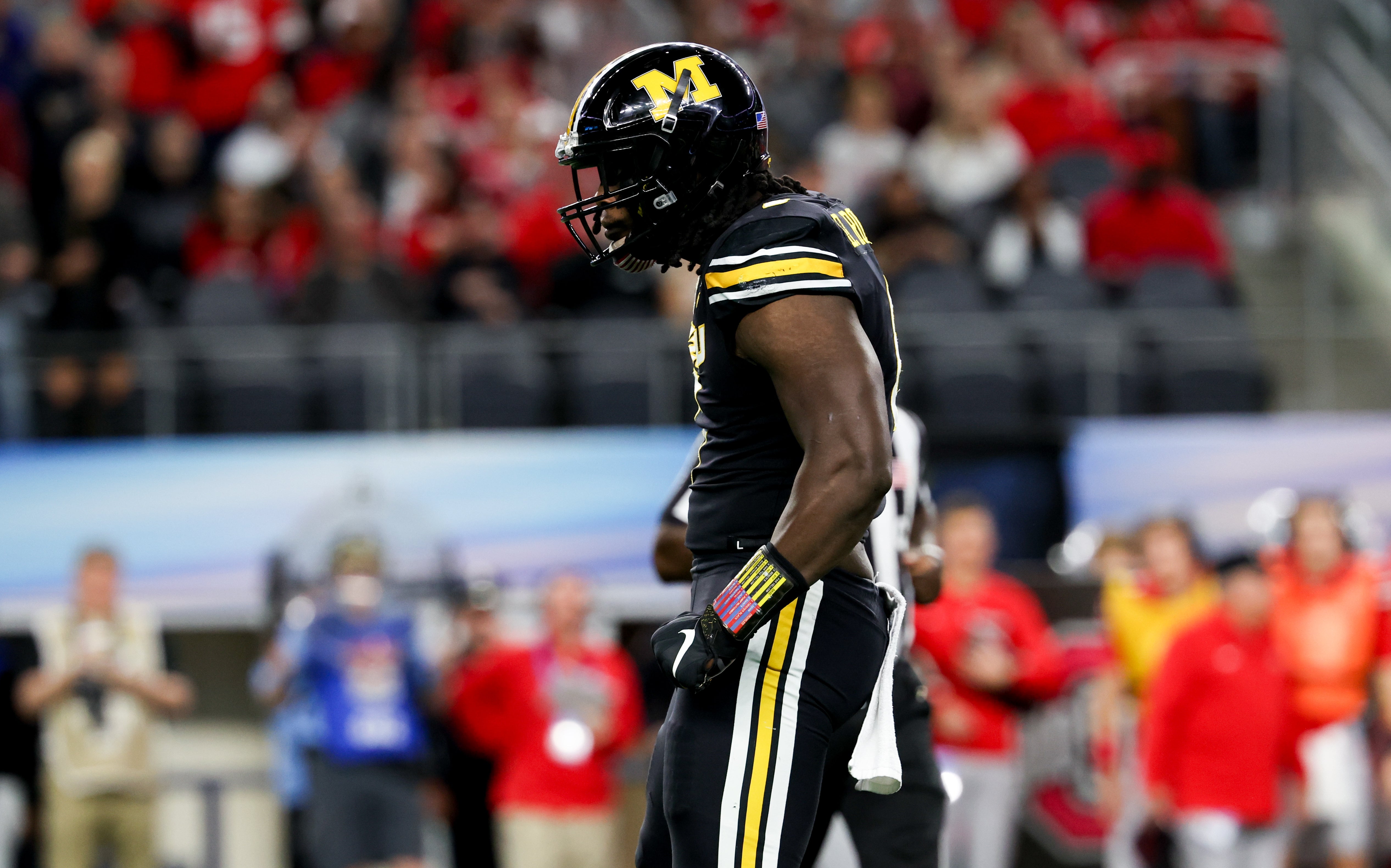Dec 29, 2023; Arlington, TX, USA; Missouri Tigers defensive lineman Darius Robinson (6) reacts during the first quarter against the Ohio State Buckeyes at AT&T Stadium.