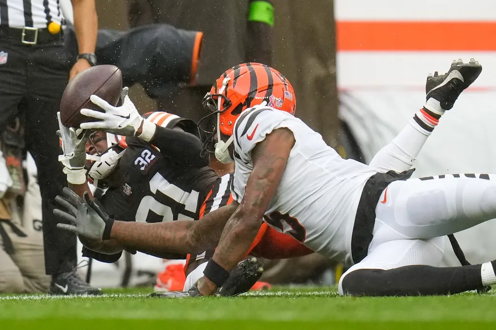 Cleveland Browns cornerback Denzel Ward (21) nearly intercepts a pass intended for Cincinnati Bengals wide receiver Tee Higgins (5) in the second quarter of the NFL Week 1 game between the Cleveland Browns and Cincinnati Bengals.