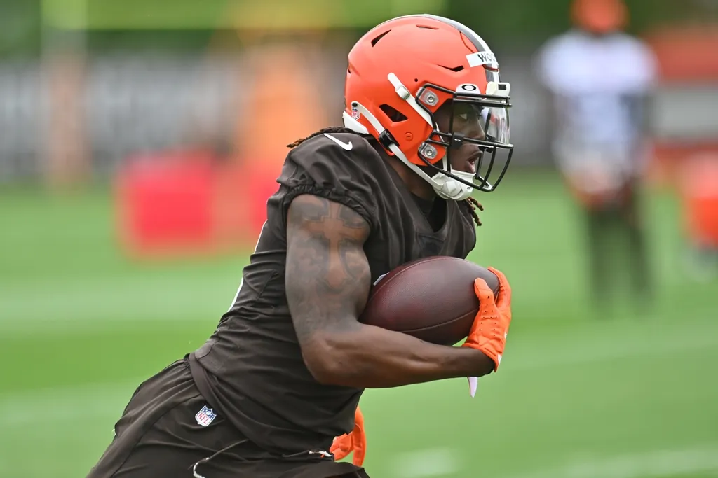 Cleveland Browns wide receiver Michael Woods II (12) runs with the ball during minicamp at CrossCountry Mortgage Campus.