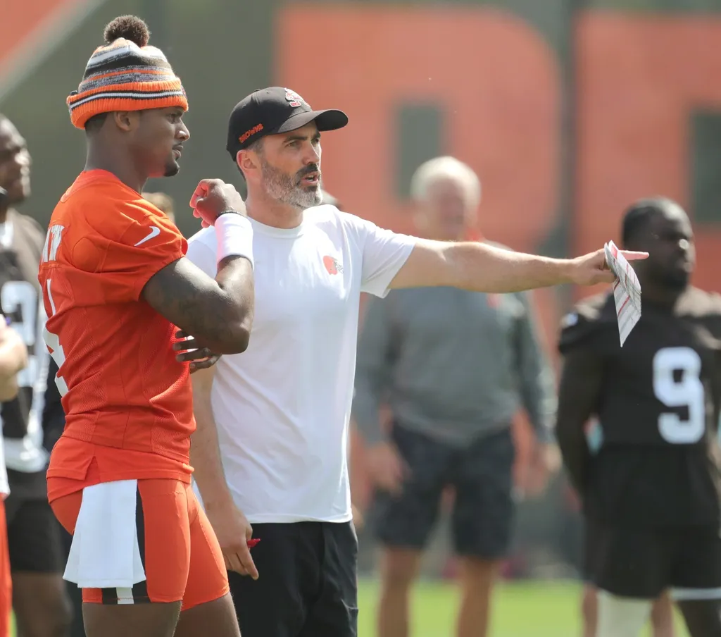 Browns quarterback Deshaun Watson talks with head coach Kevin Stefanski during a workout, Wednesday, June 8, 2022 in Berea