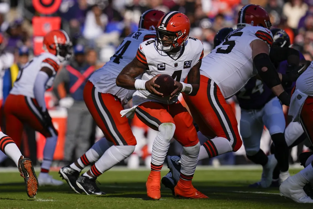Cleveland Browns quarterback Deshaun Watson (4) scrambles against the Cleveland Browns during the first half at M&T Bank Stadium.