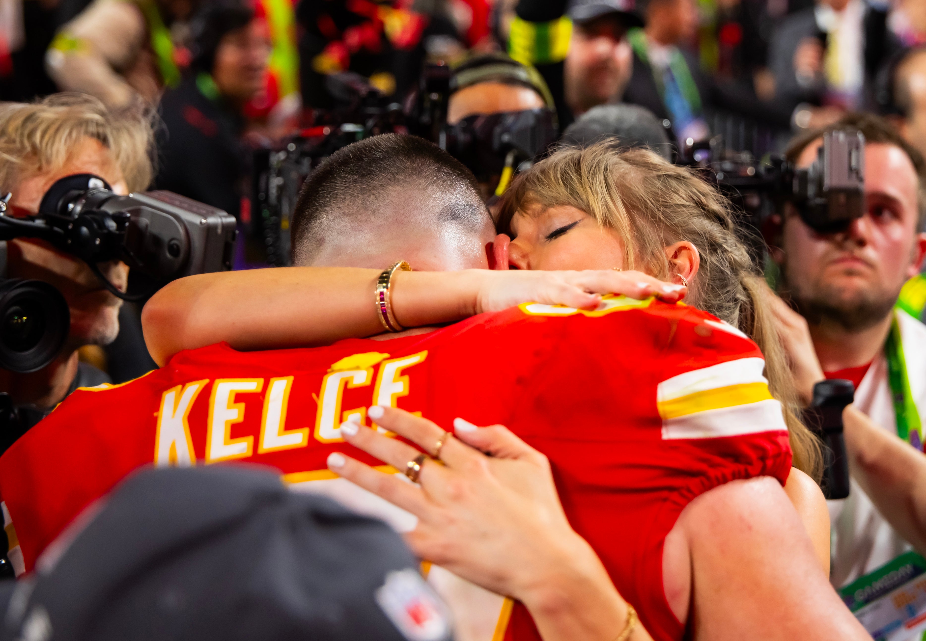 Feb 11, 2024; Paradise, Nevada, USA; Kansas City Chiefs tight end Travis Kelce (87) celebrates with girlfriend Taylor Swift after defeating the San Francisco 49ers in Super Bowl LVIII at Allegiant Stadium