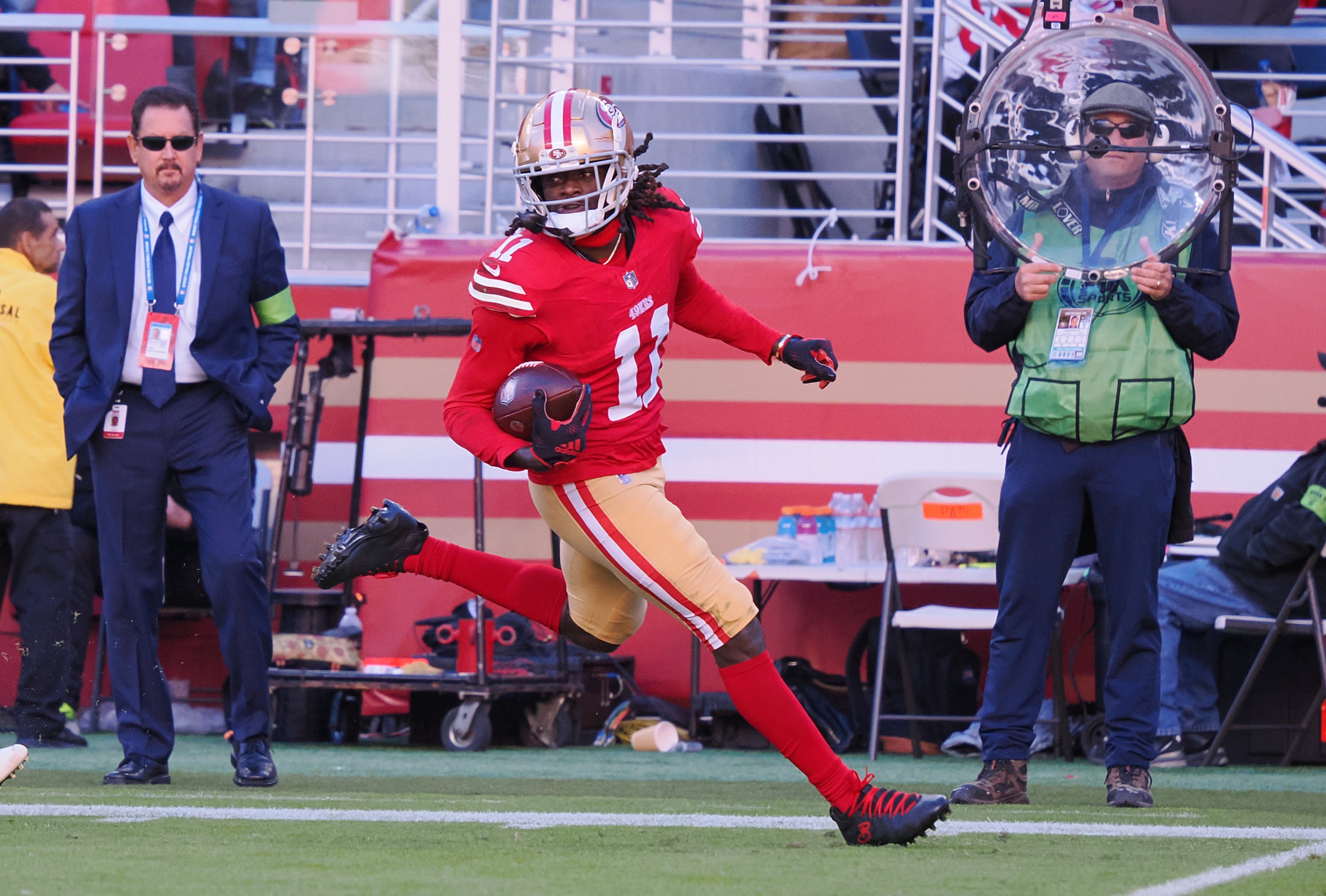 Nov 19, 2023; Santa Clara, California, USA; San Francisco 49ers wide receiver Brandon Aiyuk (11) runs after a catch for a 76-yard touchdown against the Tampa Bay Buccaneers during the third quarter at Levi's Stadium.