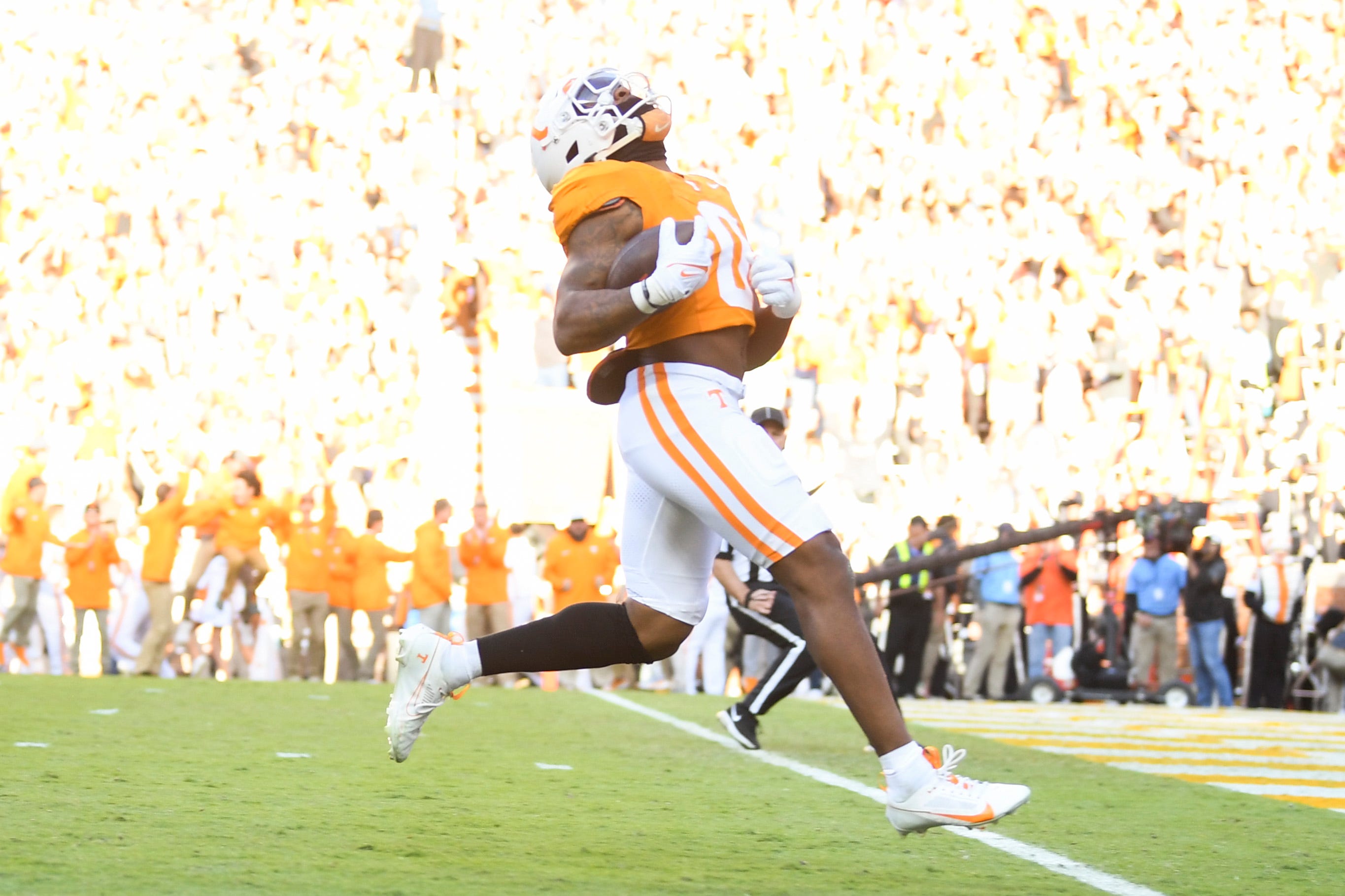 Tennessee running back Jaylen Wright (0) runs for a touchdown in the opening minutes of the game during a football game between Tennessee and Georgia at Neyland Stadium in Knoxville, Tenn., on Saturday, Nov. 18, 2023.