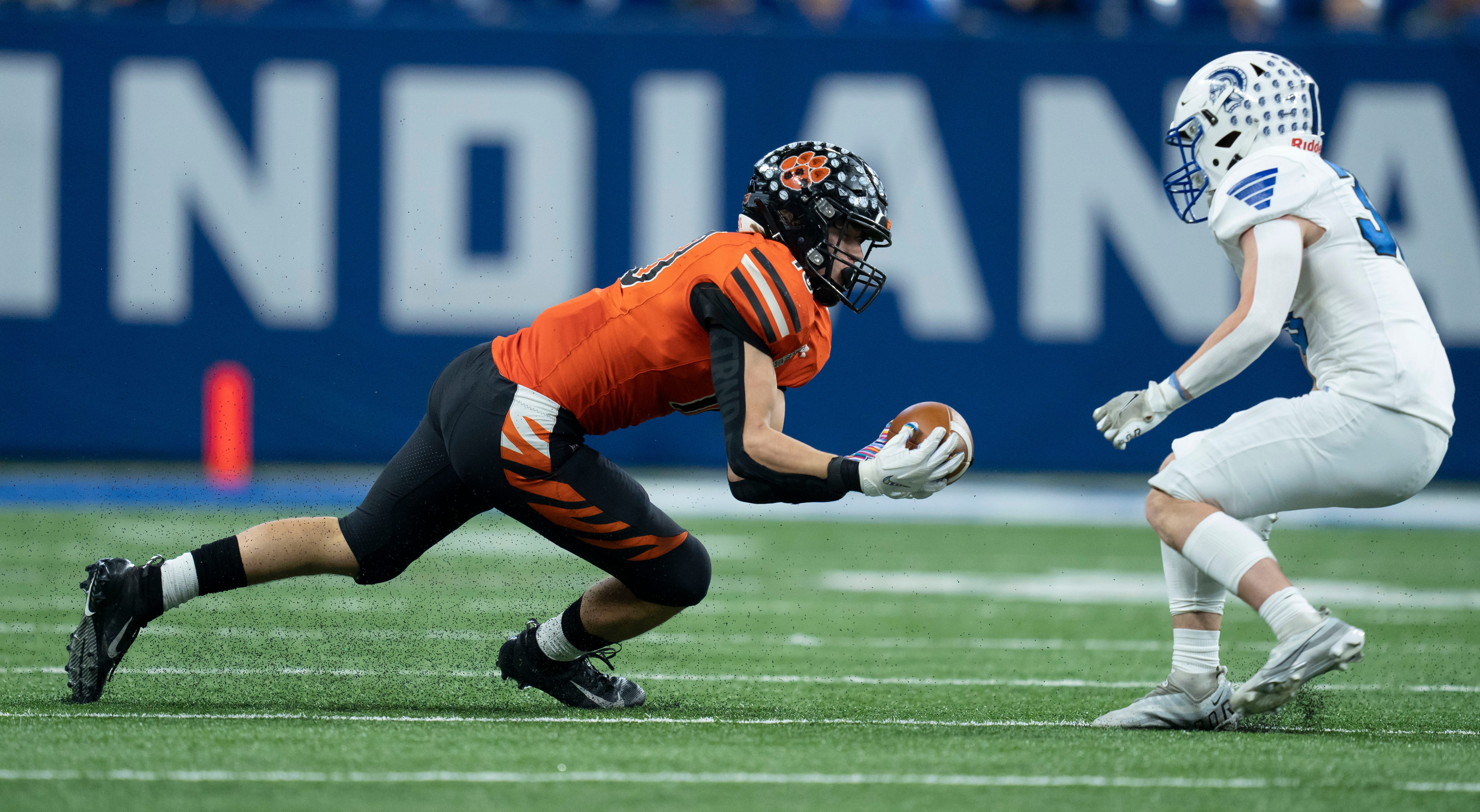 Lawrenceburg Tigers Noah Knigga (10) makes a catch during the IHSAA Class 3A state championships Saturday, Nov. 26, 2022 at Lucas Oil Stadium in Indianapolis. High School Football Ihsaa Class A State Championship