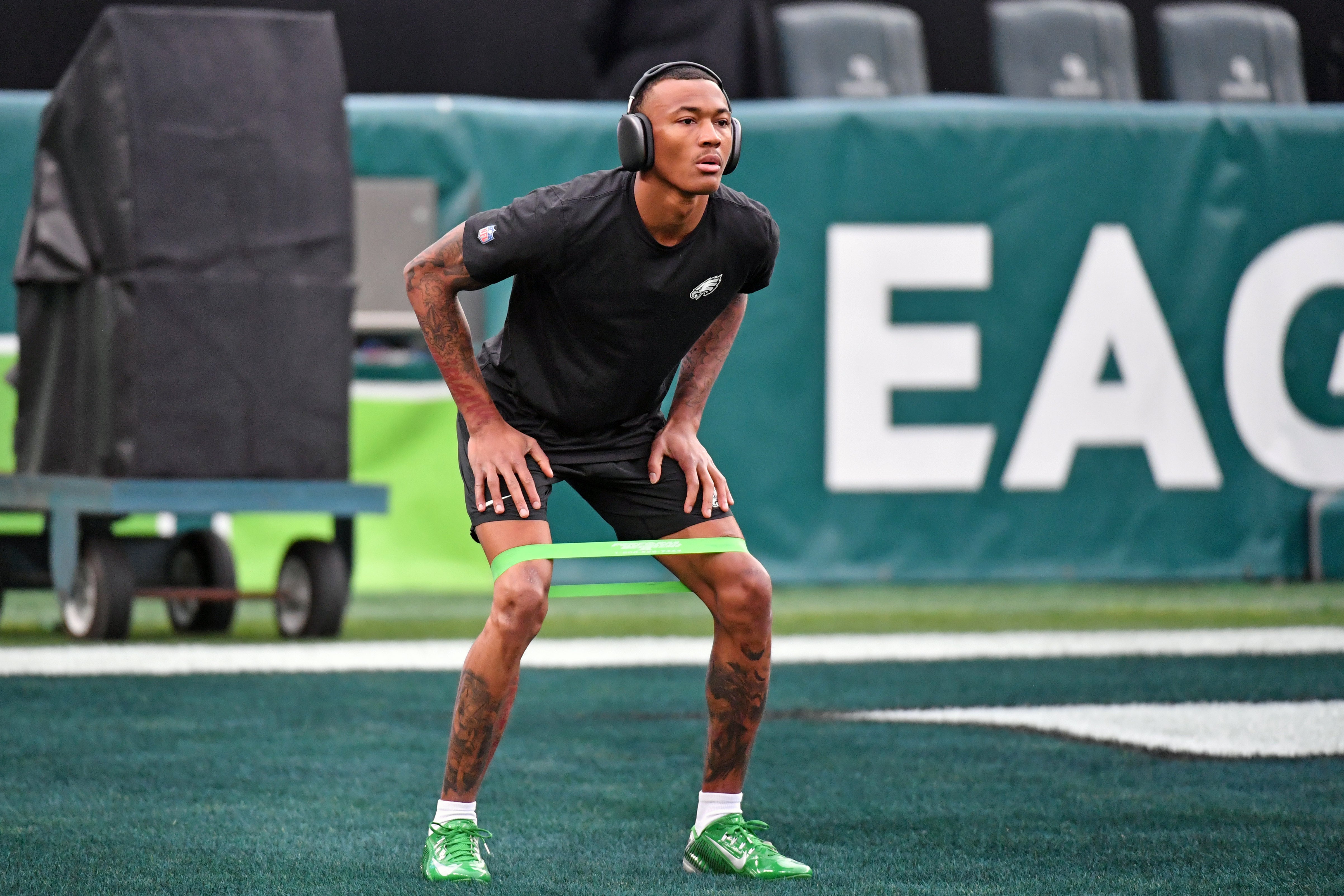 Dec 25, 2023; Philadelphia, Pennsylvania, USA; Philadelphia Eagles wide receiver DeVonta Smith (6) ]during warm-ups against the New York Giants at Lincoln Financial Field.