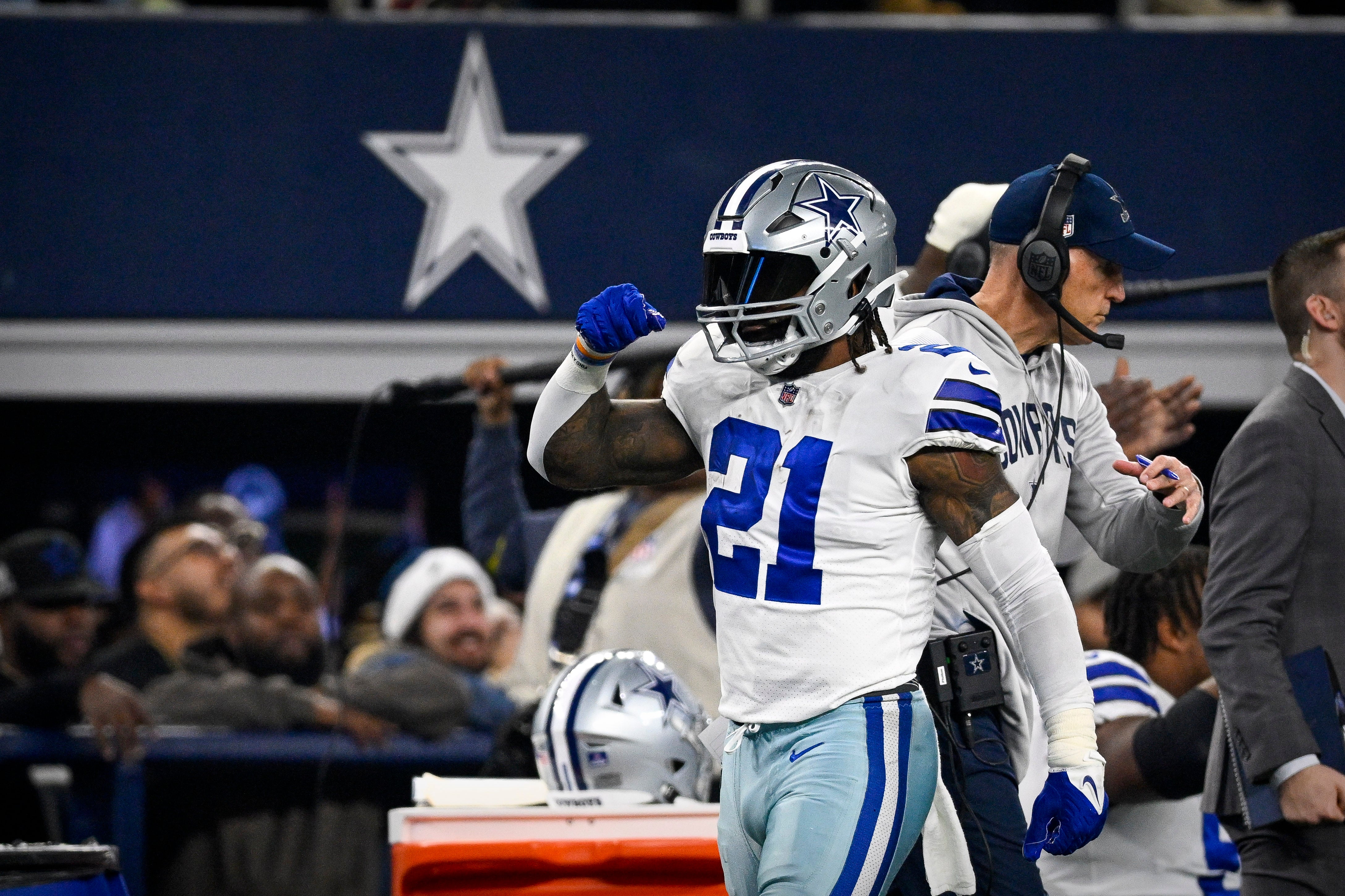 Dallas Cowboys running back Ezekiel Elliott (21) during the game between the Dallas Cowboys and the Philadelphia Eagles at AT&T Stadium.
