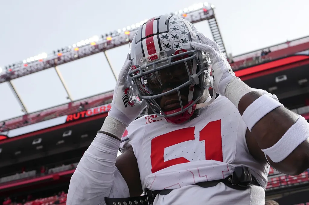 Ohio State Buckeyes defensive tackle Michael Hall Jr. (51) takes the field for warm-ups prior to the NCAA football game against the Rutgers Scarlet Knights