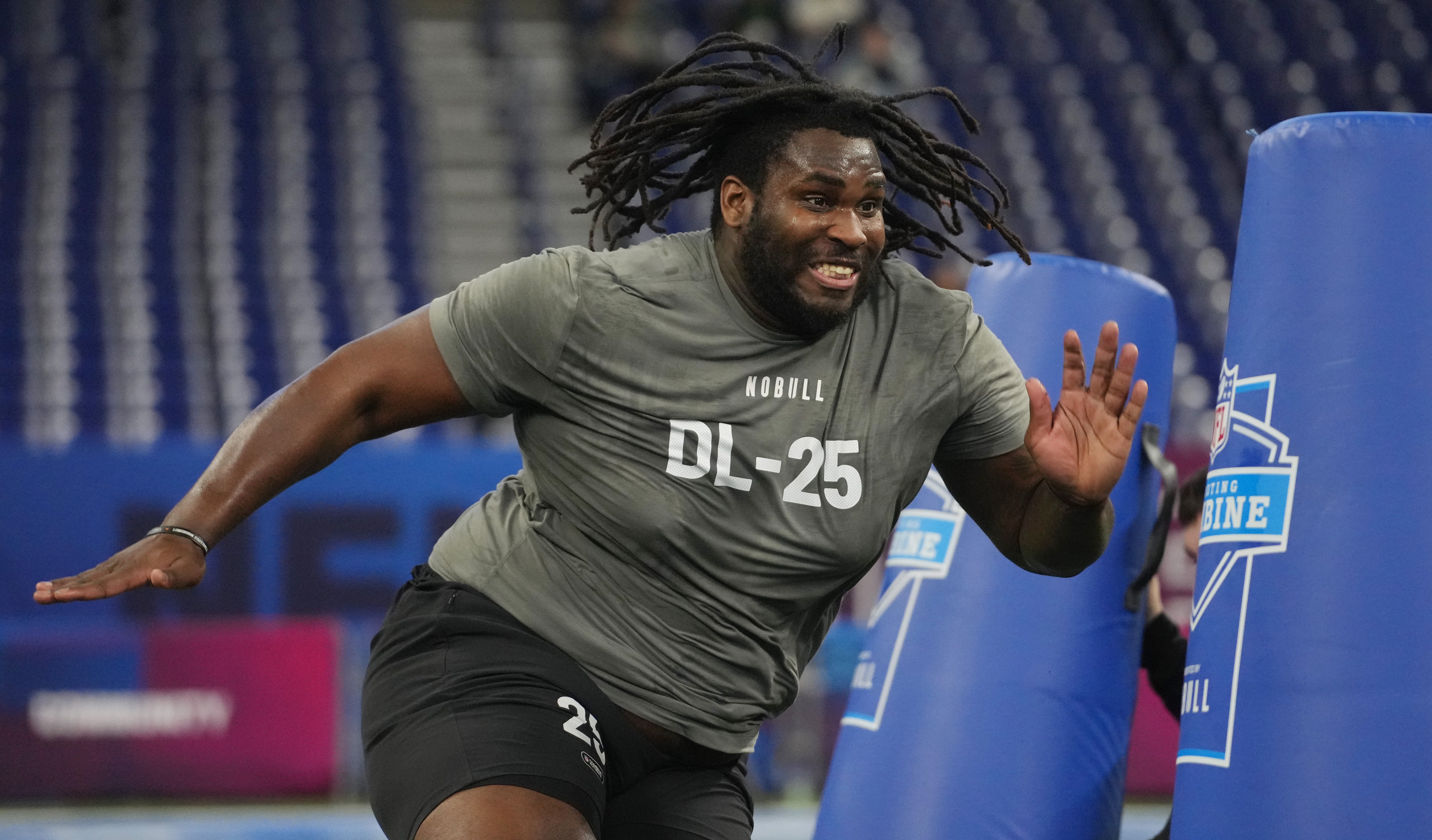 Texas defensive lineman T'Vondre Sweat (DL25) works out during the 2024 NFL Combine at Lucas Oil Stadium. Kirby Lee-USA TODAY Sports