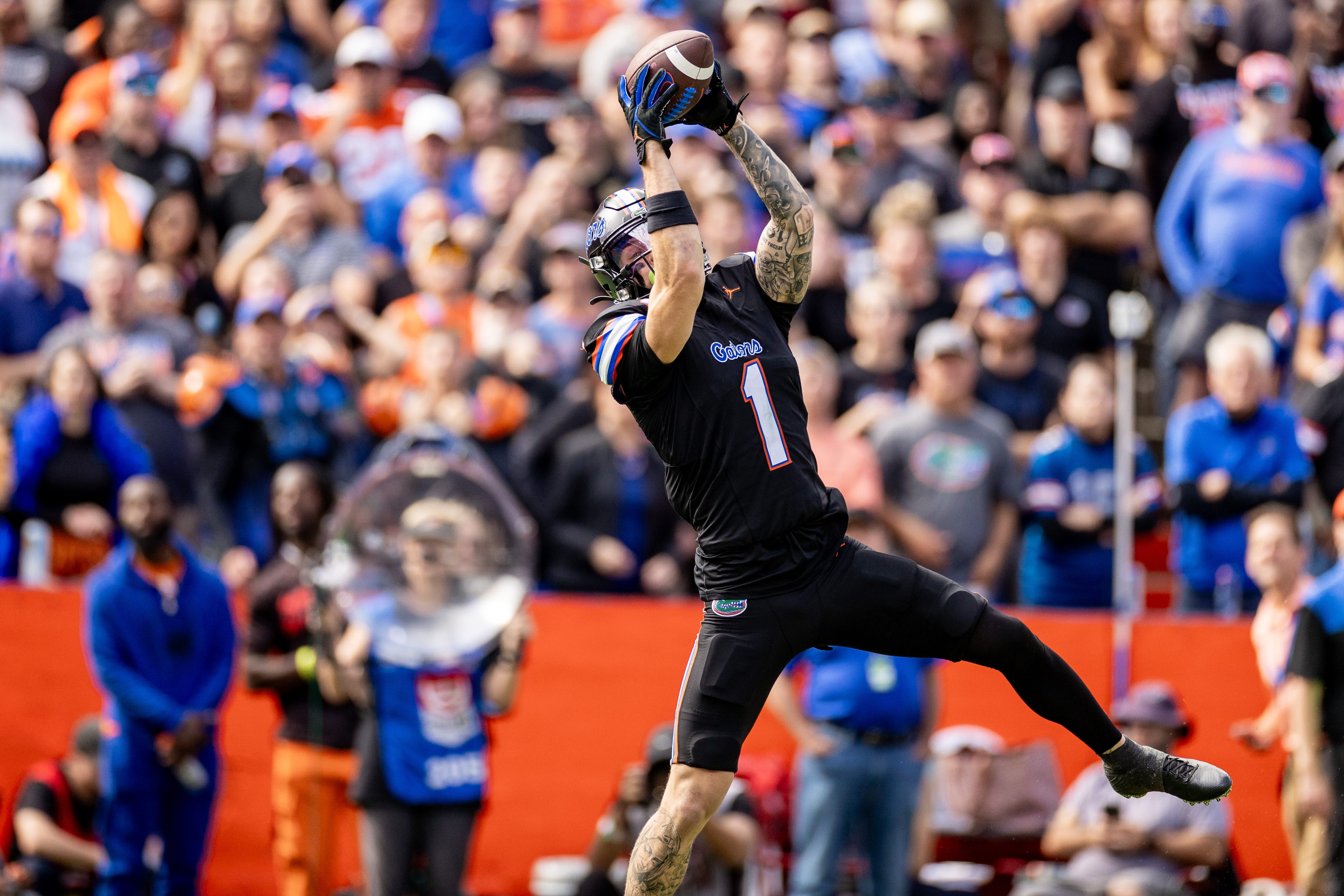 Florida Gators wide receiver Ricky Pearsall (1) catches a pass during the second half against the Arkansas Razorbacks at Steve Spurrier Field at Ben Hill Griffin Stadium in Gainesville, FL on Saturday, November 4, 2023.