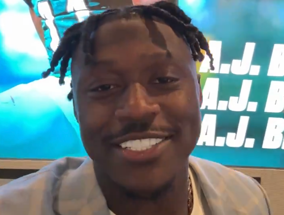 AJ Brown sends Eagles fans a message after signing his contract extension.