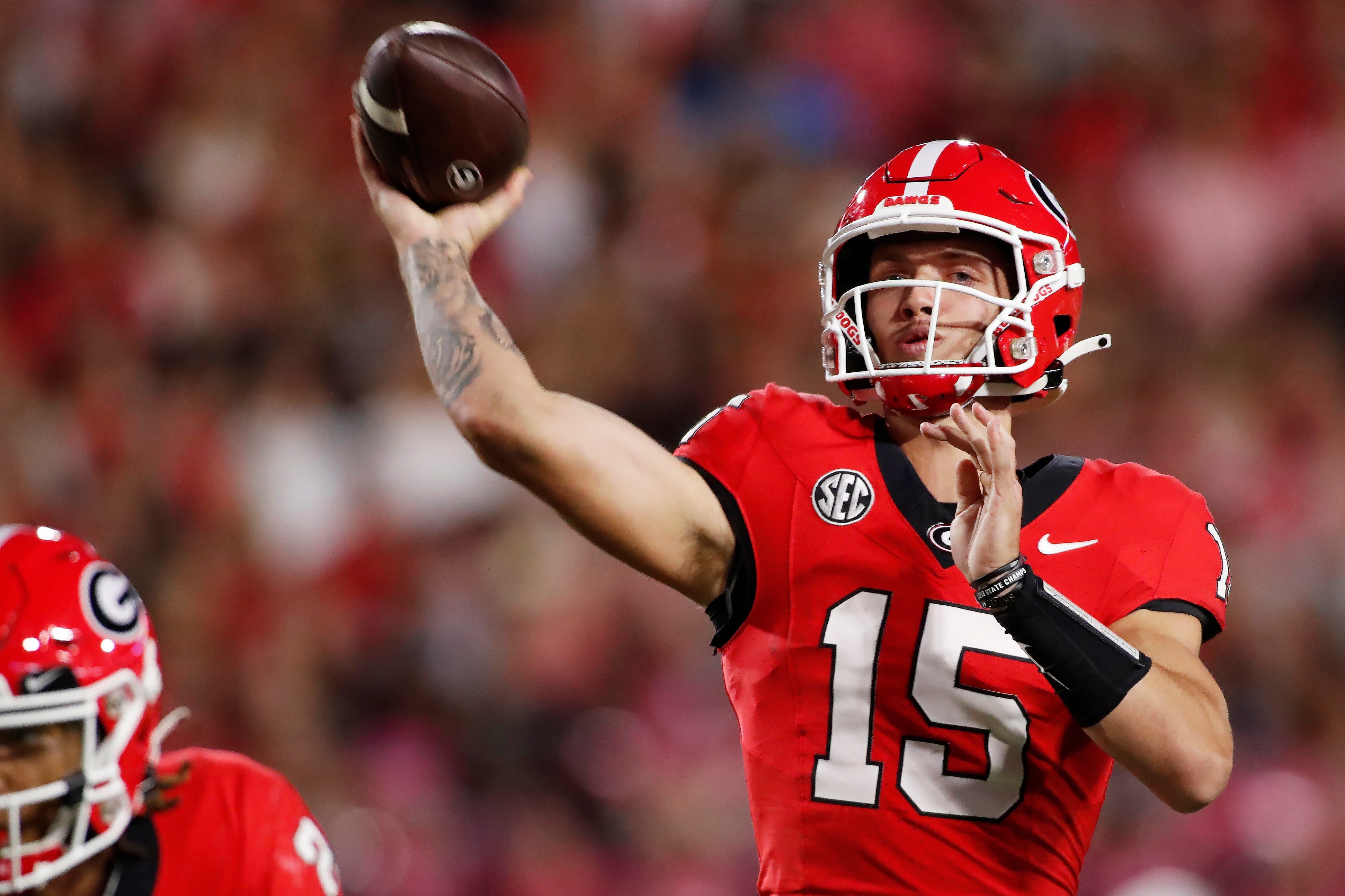 Georgia quarterback Carson Beck (15) throws a touchdown pass to Georgia wide receiver Rara Thomas (5) during the first half of a NCAA college football game against Kentucky in Athens, Ga., on Saturday.