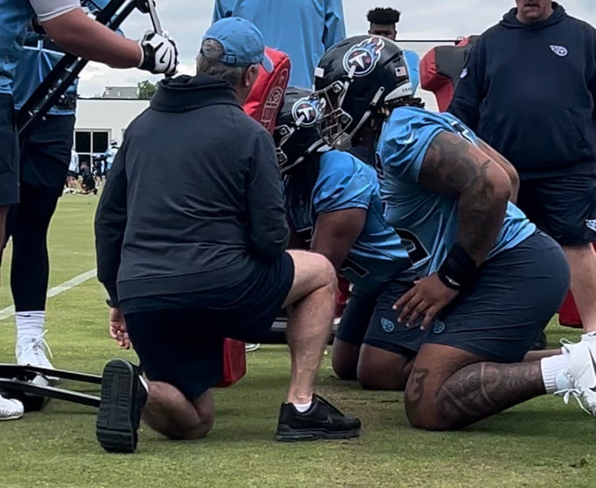 JC Latham, OT Titans practicing at Rookie Minicamp