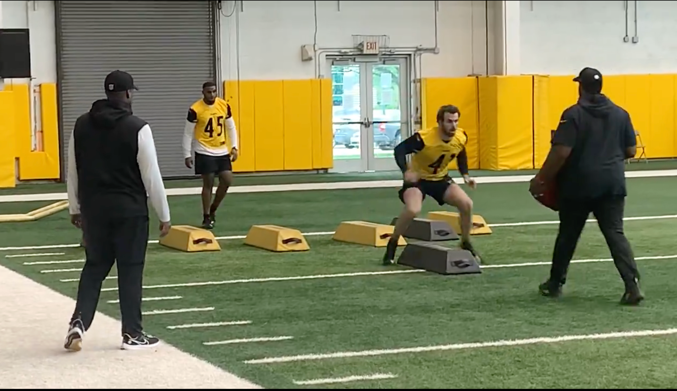 Rookie LB Payton Wilson works drills at Pittsburgh Steelers' 2024 rookie minicamp