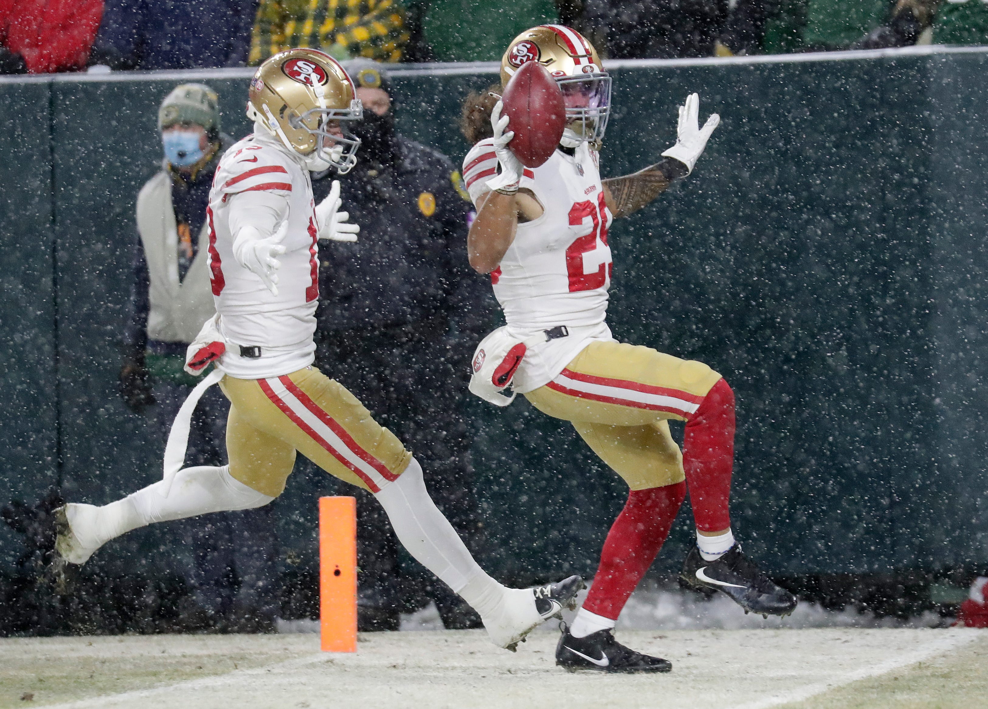 San Francisco 49ers safety Talanoa Hufanga (29) runs back a blocked punt for a touchdown against the Green Bay Packers to tie the game late in the fourth quarter during their NFL divisional round football playoff game Saturday January 22, 2022, at Lambeau Field in Green Bay, Wis.