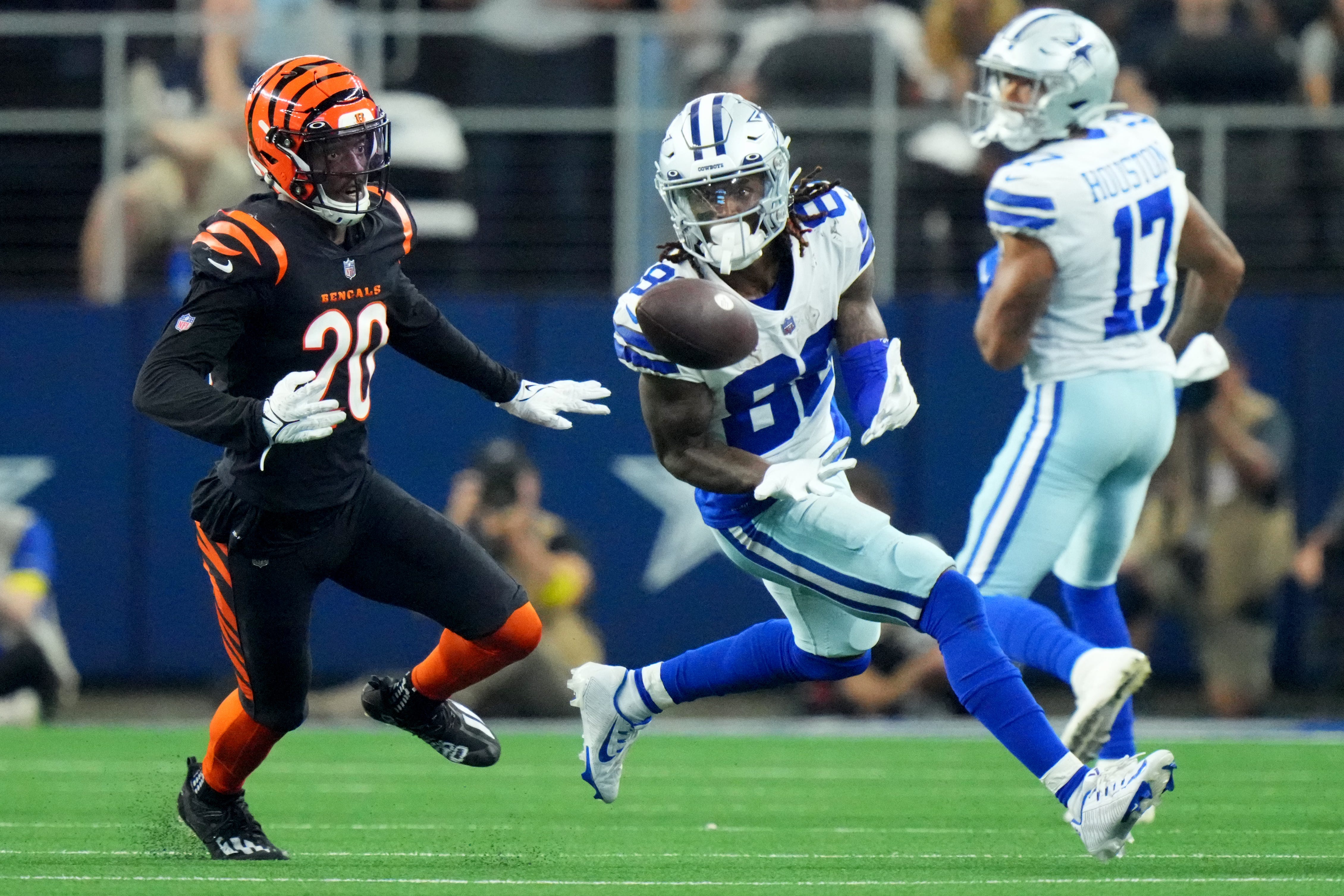 Dallas Cowboys wide receiver CeeDee Lamb (88) completes a catch as Cincinnati Bengals cornerback Eli Apple (20) defends in the fourth quarter of an NFL Week 2 game, Sunday, Sept. 18, 2022, at AT&T Stadium in Arlington, Texas.