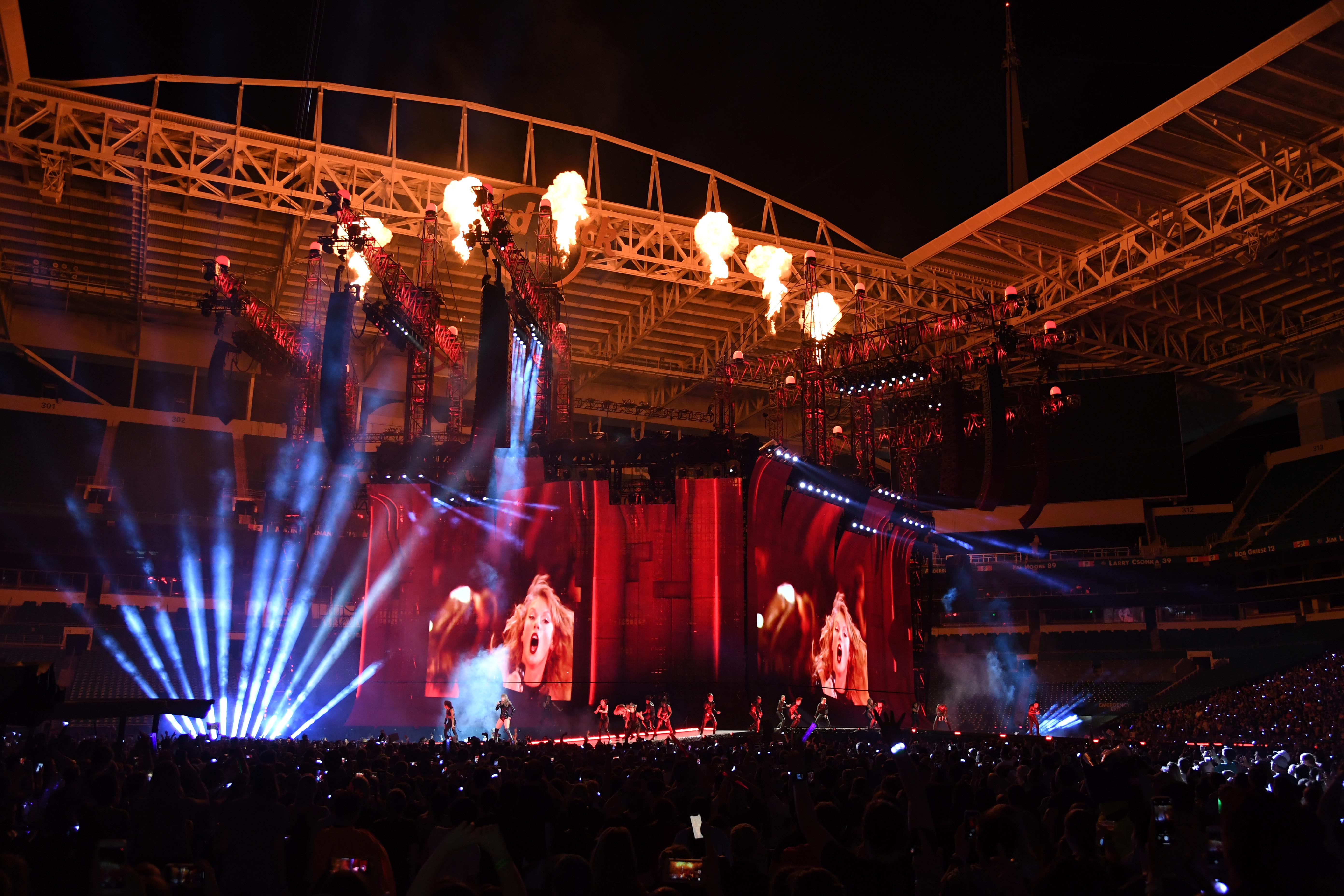 Aug 18, 2018; Miami, FL, USA; Recording artist Taylor Swift performs at the Hard Rock Stadium.