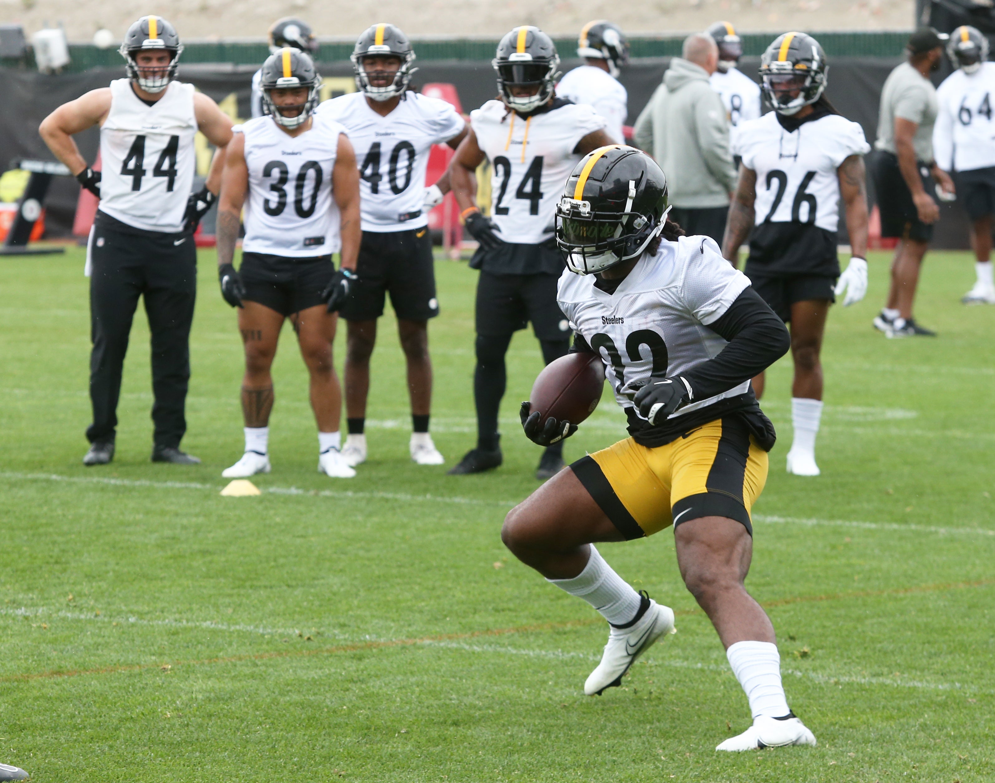 May 26, 2022; Pittsburgh, PA, USA; Pittsburgh Steelers running back Najee Harris (22) participates in organized team activities at UPMC Rooney Sports Complex. Mandatory Credit: Charles LeClaire-USA TODAY Sports