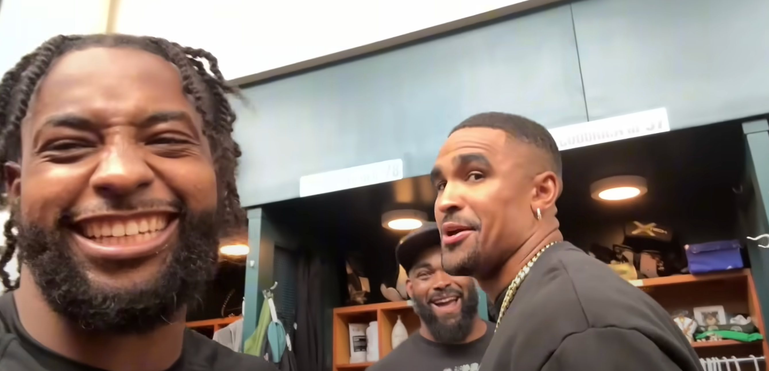 Philadelphia Eagles running back Ainias Smith shares behind-the-scenes-look at OTAs.