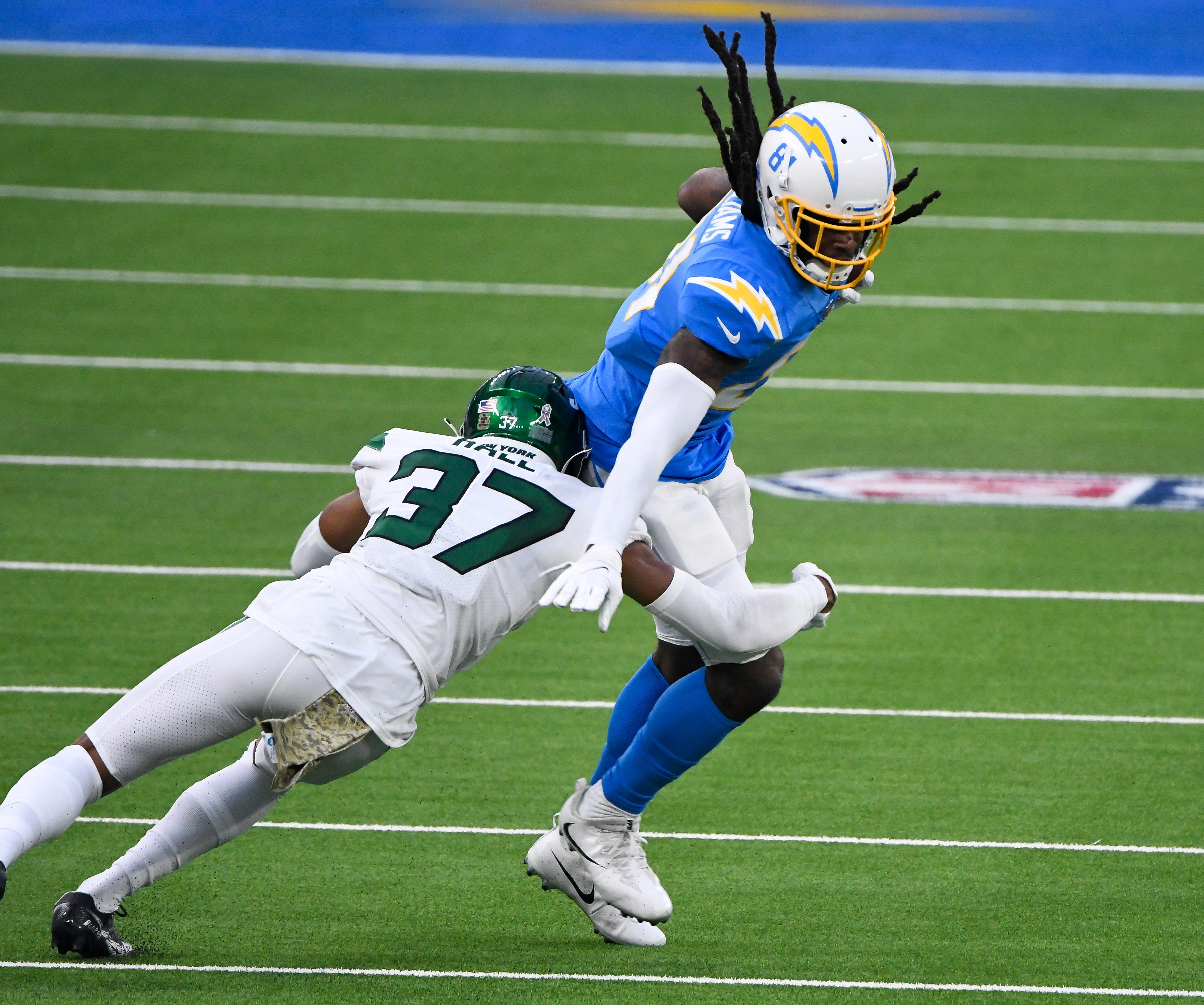 Los Angeles Chargers wide receiver Mike Williams (81) tries to break a tackle by New York Jets cornerback Bryce Hall (37) during the fourth quarter at SoFi Stadium. M