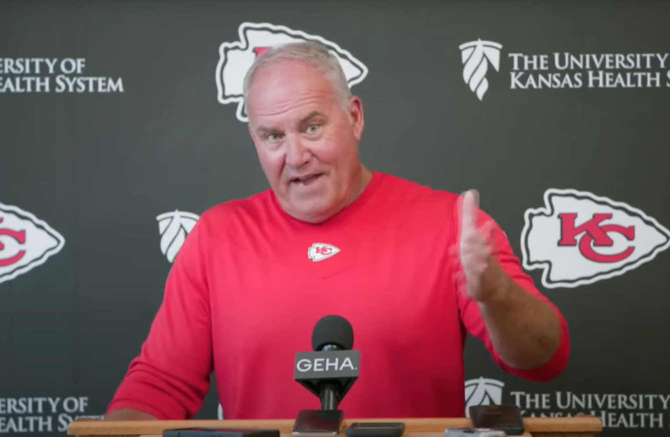 Dave Toub explaining new kickoff rules at Chiefs OTAs.