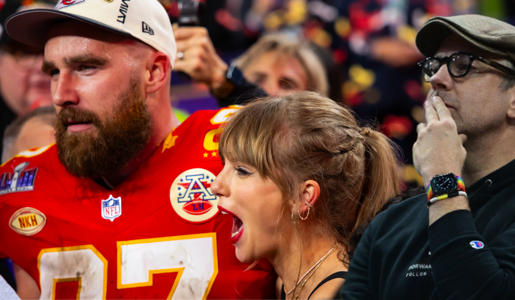 Kansas City Chiefs tight end Travis Kelce (87) celebrates with girlfriend Taylor Swift | Actor Jason Sudeikis