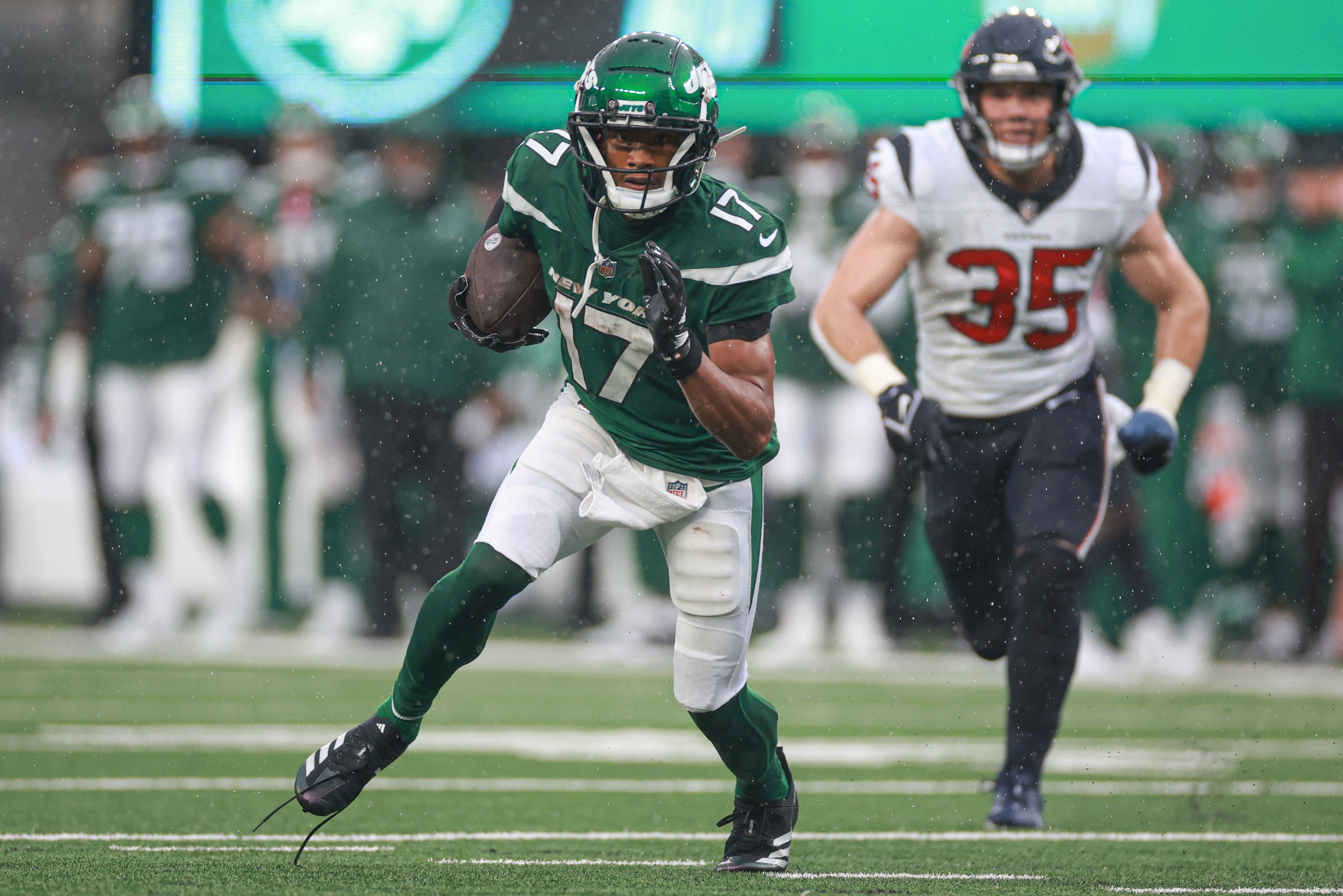 New York Jets wide receiver Garrett Wilson (17) gains yards after catch as Houston Texans linebacker Jake Hansen (35) pursues during the second half at MetLife Stadium.
