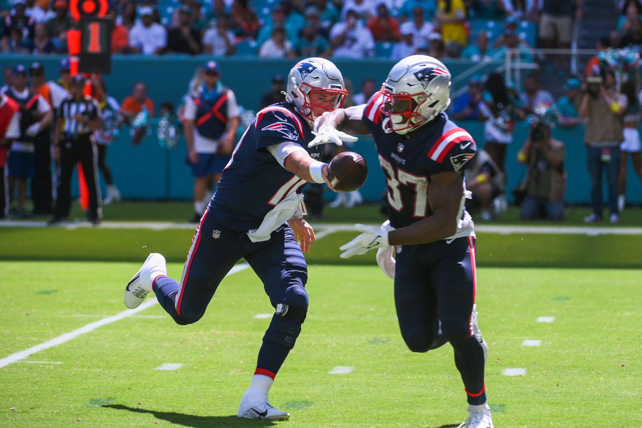 New England Patriots quarterback Mac Jones (10) hands the ball off to New England Patriots running back Damien Harris (37) during the game between the New England Patriots and host Miami Dolphins at Hard Rock Stadium in Miami Gardens, FL, on Sunday, September 11, 2022. Final score, Dolphins, 20, Patriots, 7. Dolphins V Patriots Nfl Game 47