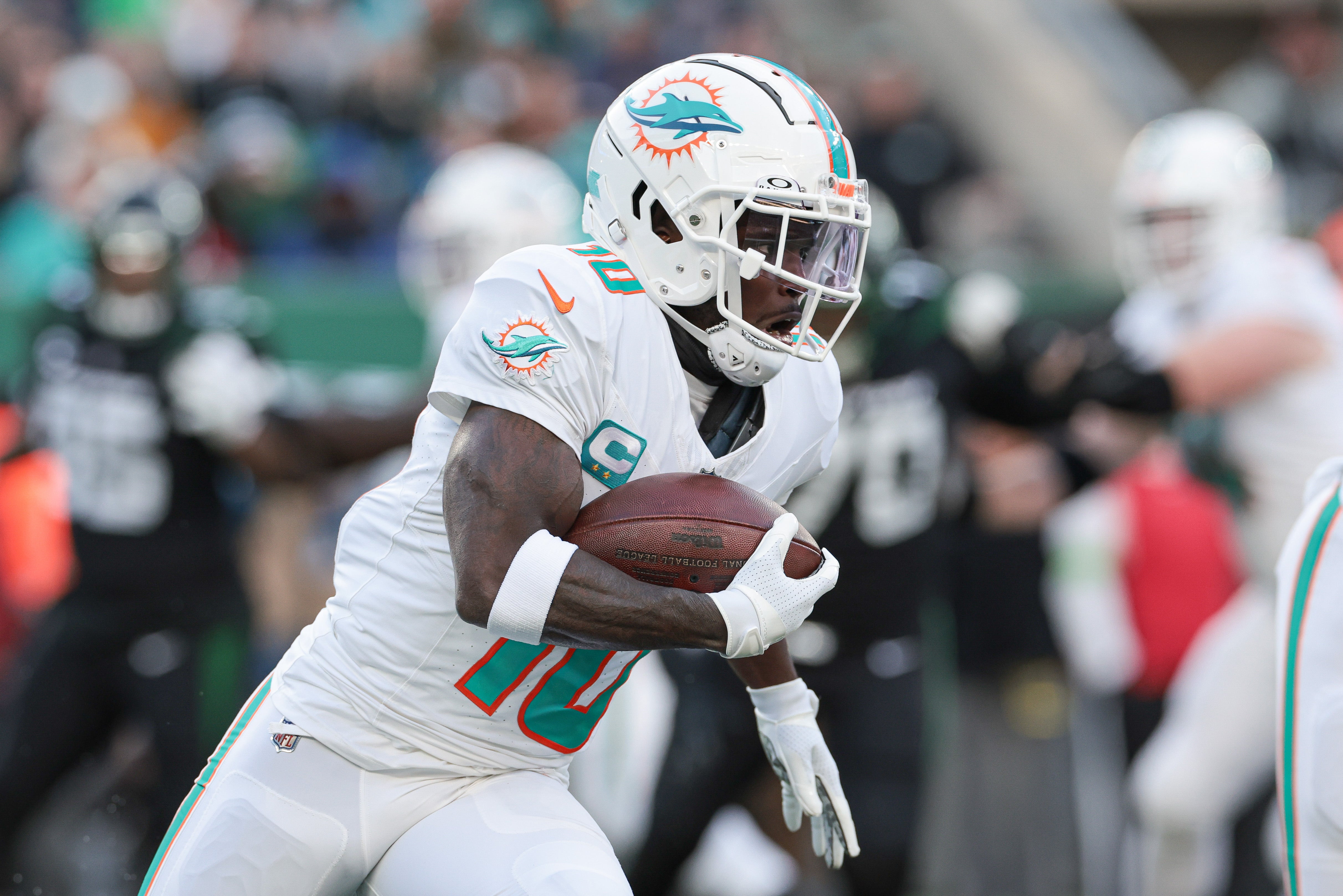 Miami Dolphins wide receiver Tyreek Hill (10) carries the ball during the first half against the New York Jets at MetLife Stadium.