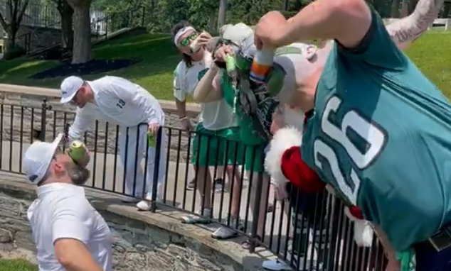 Jason Kelce shotguns a beer with hecklers at his charity golf tournament