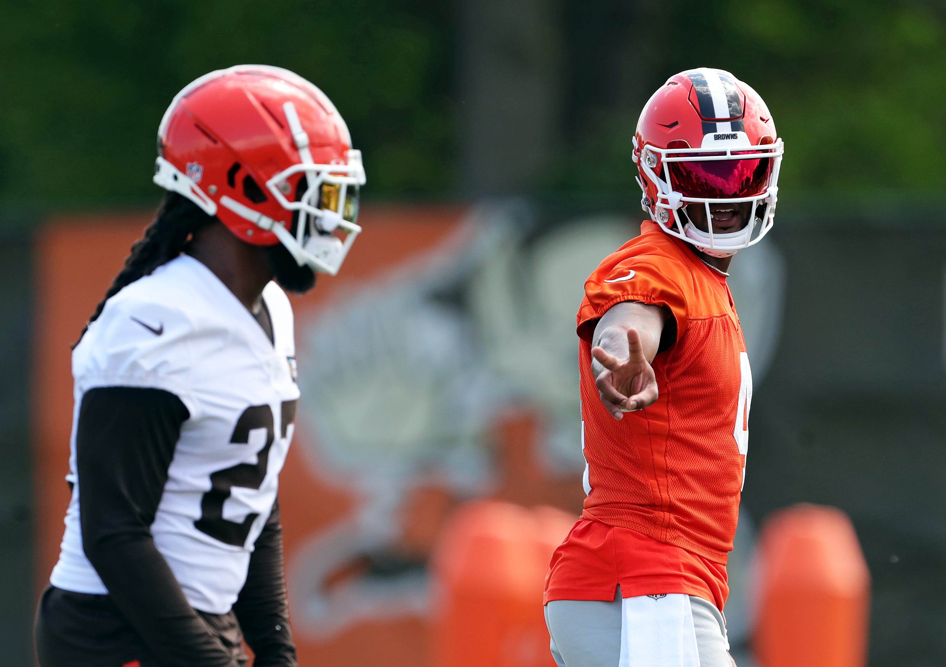 Browns quarterback Deshaun Watson signals to running back D'Onta Foreman during minicamp, Thursday, June 13, 2024, in Berea.