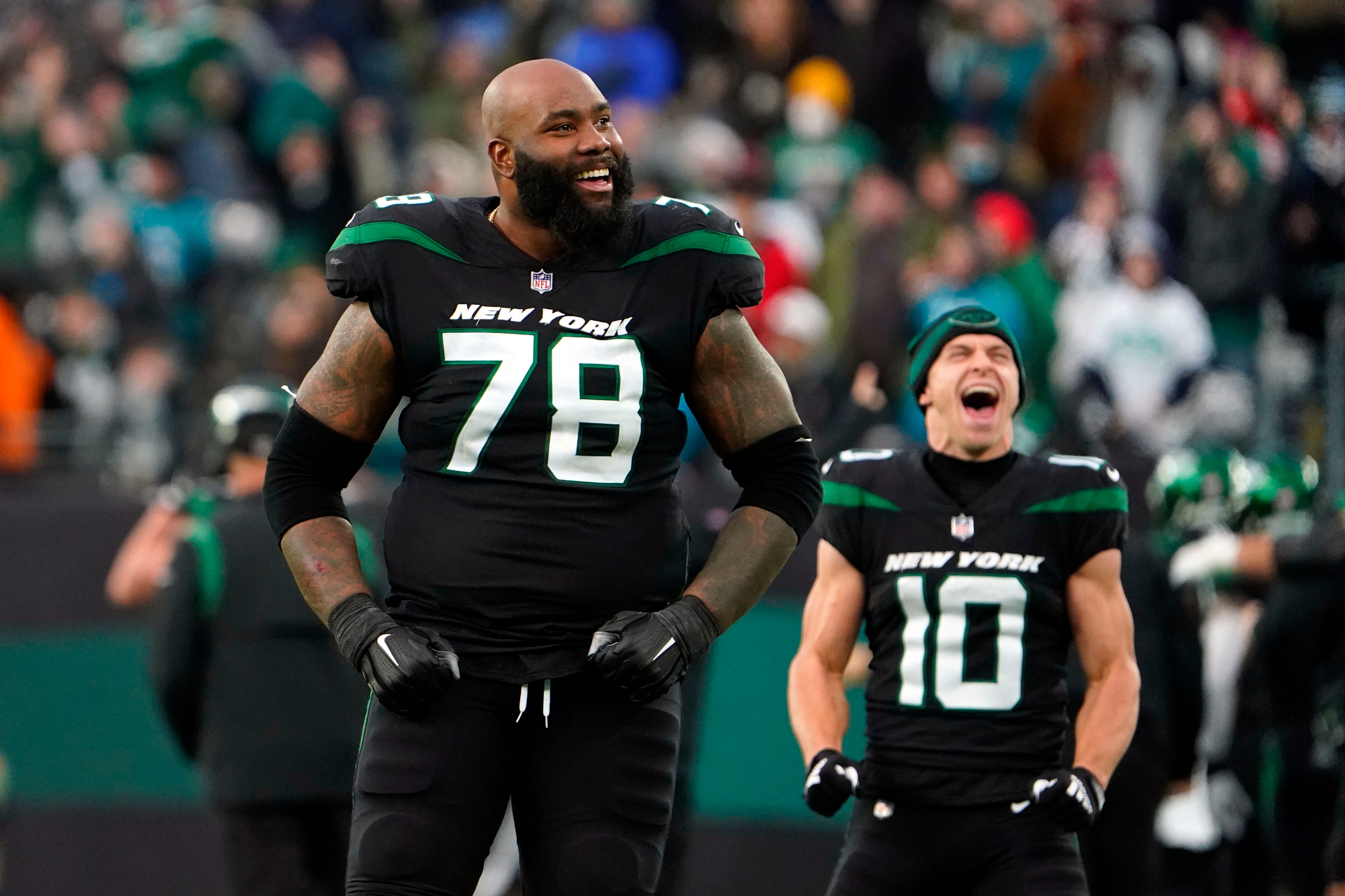 New York Jets tackle Morgan Moses (78) and wide receiver Braxton Berrios (10) react as the Jets defense deny the Jacksonville Jaguars a touchdown in the second half at MetLife Stadium. The Jets defeat the Jaguars, 26-21, on Sunday, Dec. 26, 2021, in East Rutherford. Nyj Vs Jax